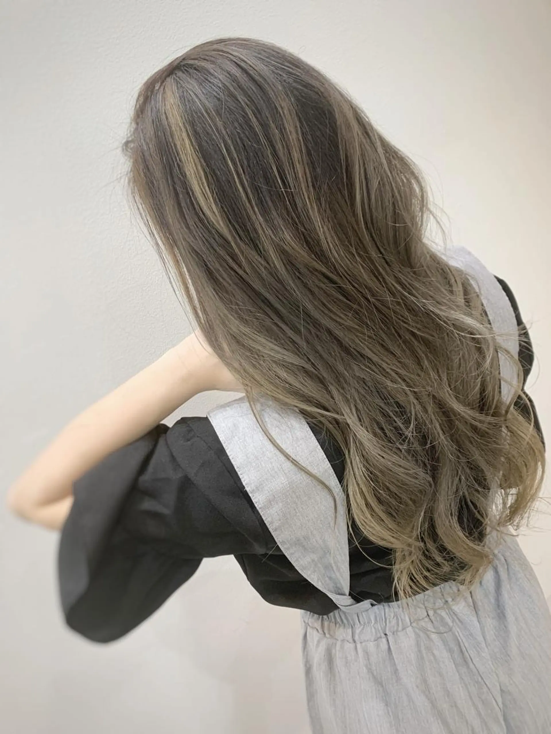 ロング カラー ヘアアレンジ ベージュカラー ミルクティーベージュ VIM hairおもろまち店のヘアスタイル