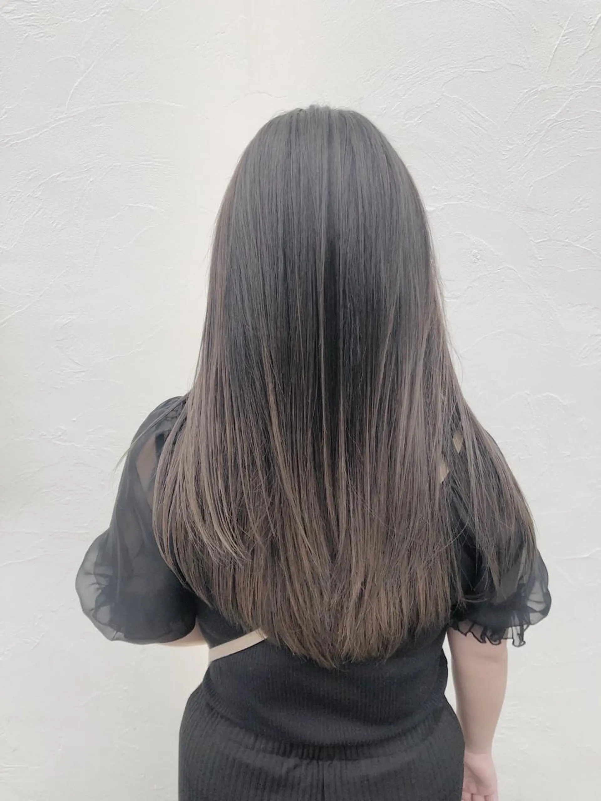 セミロング カラー パーマ ヘアアレンジ バレイヤージュ ブリーチ グラデーションカラー グレージュ レイヤーカット カット ヘアカラー トリートメント 【ツヤ髪美容師】 ツダケイスケのヘアスタイル