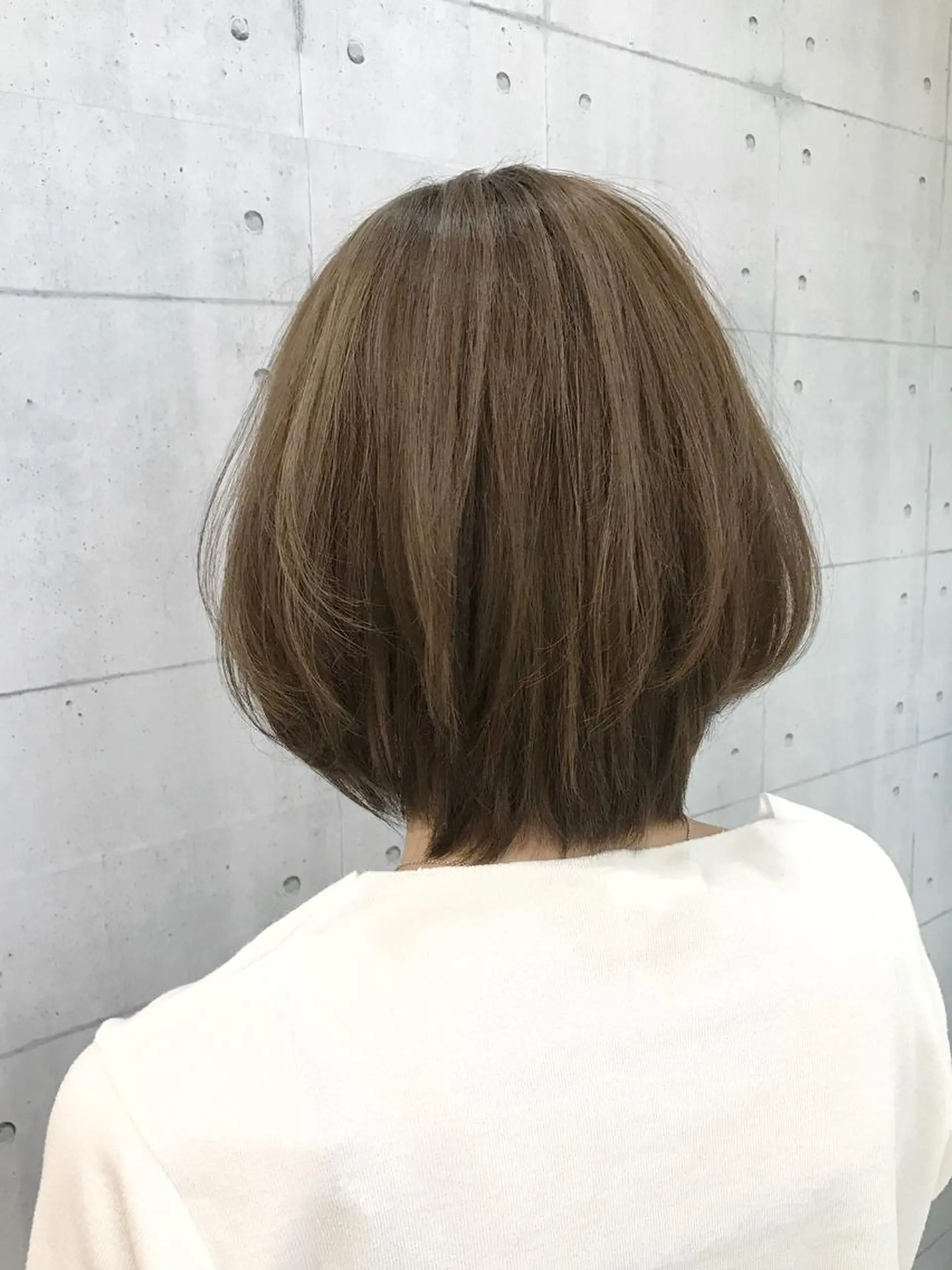 ショート カラー アッシュ ベージュカラー 透明感カラー 高木 麻知子のヘアスタイル