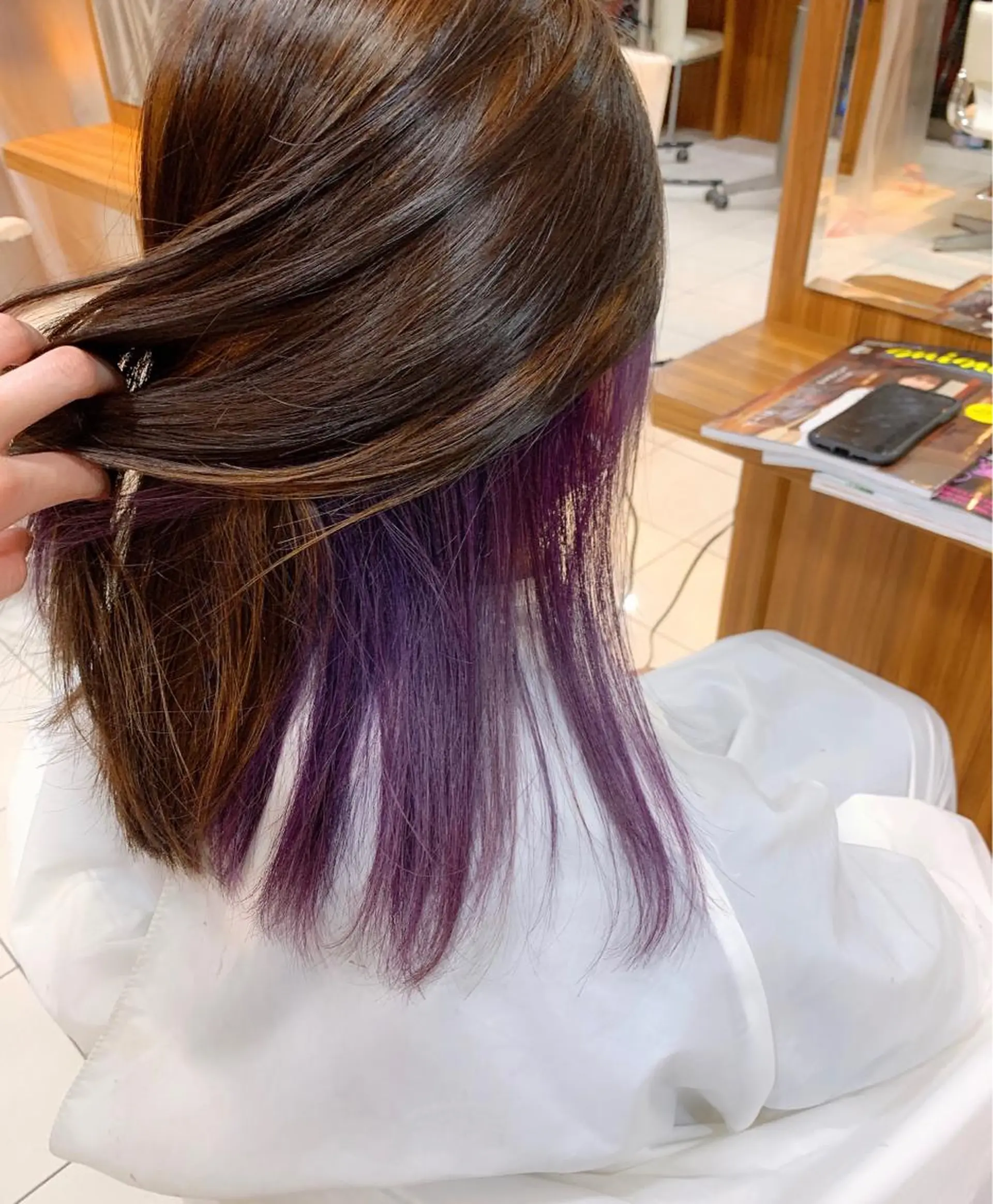 セミロング カラー ブリーチ インナーカラー ピンクカラー ピンクパープル パープルカラー 脱白髪染め美容師 竹内涼乃のヘアスタイル
