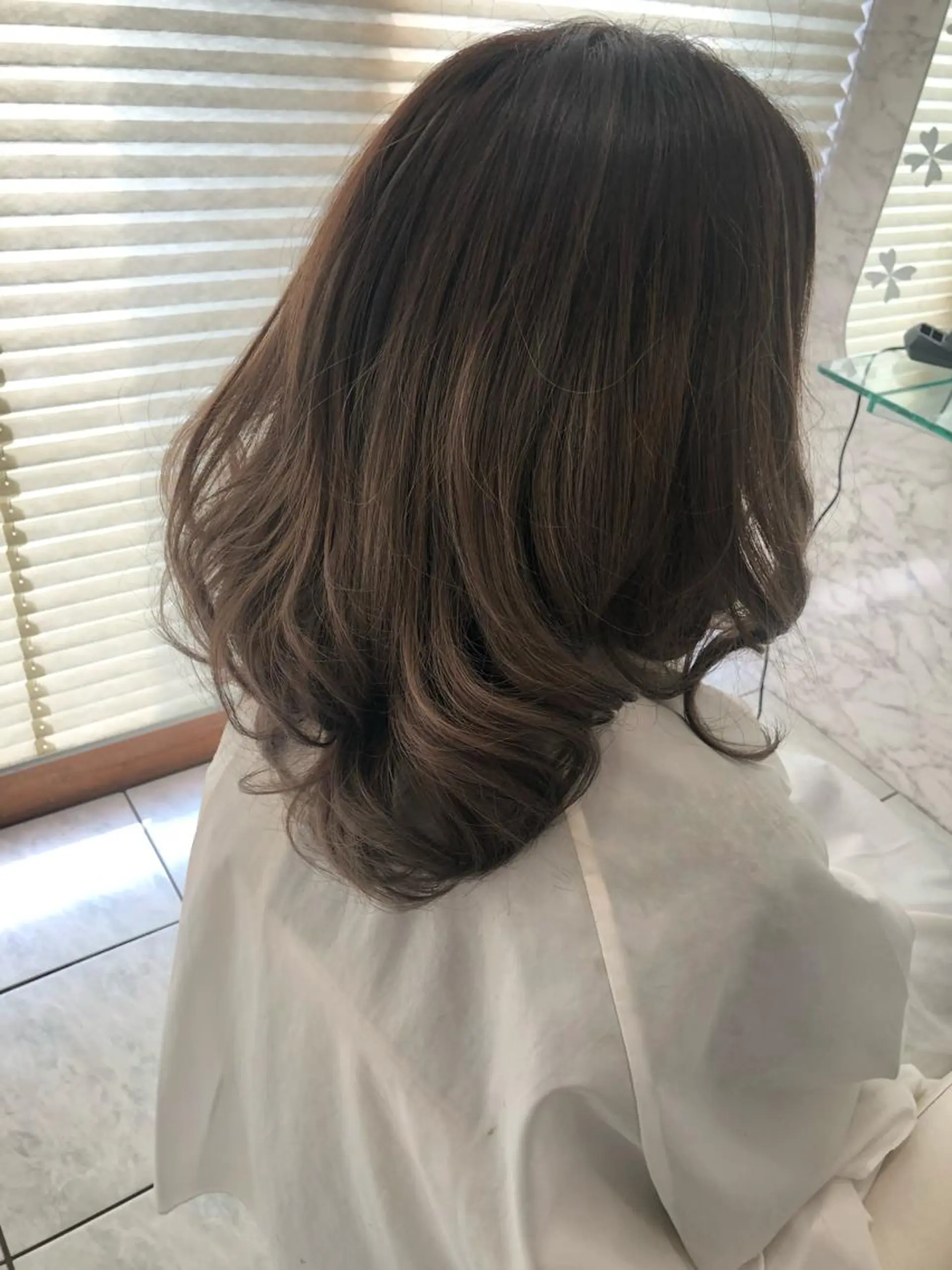 ロング カラー グレージュ ハイライトカラー ハイライト クーポン お試し価格有り！のヘアスタイル