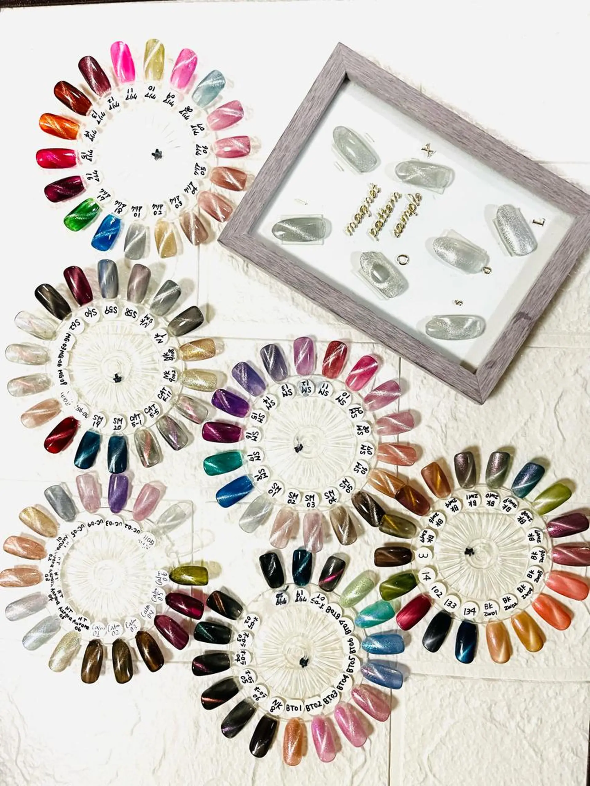 ネイル マグネットネイル シンプルネイル ハンドネイル ハンドケア 安藤 Charlotteのネイルデザイン