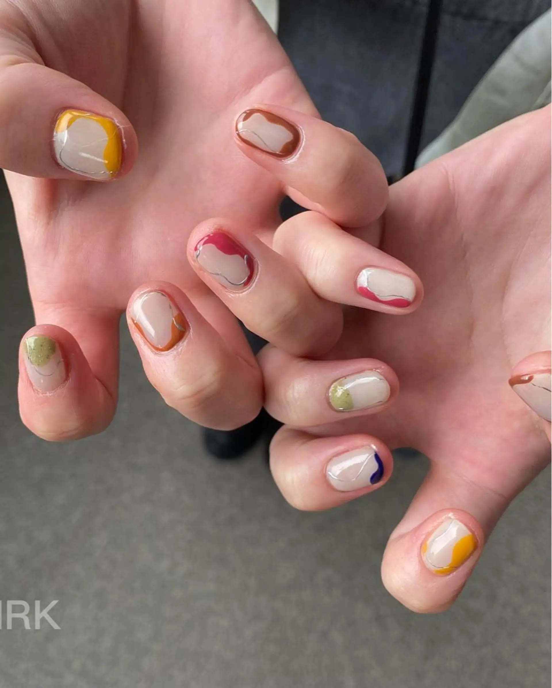 ショート ネイル ミラーネイル ニュアンスネイル MARUKO nailのネイルデザイン