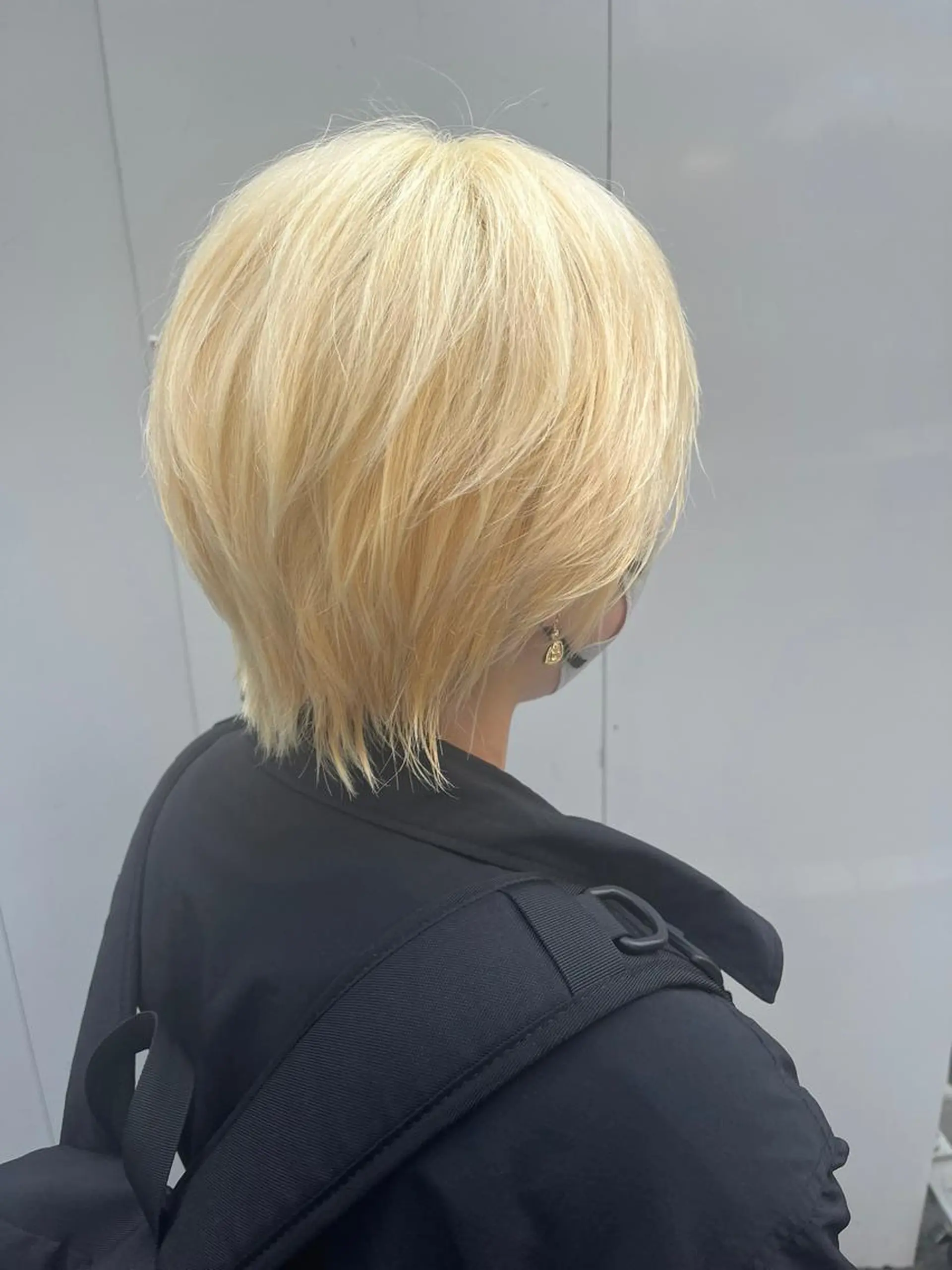 ショート カラー 抜きっぱなしブロンド カット watanabe kazukiのヘアスタイル