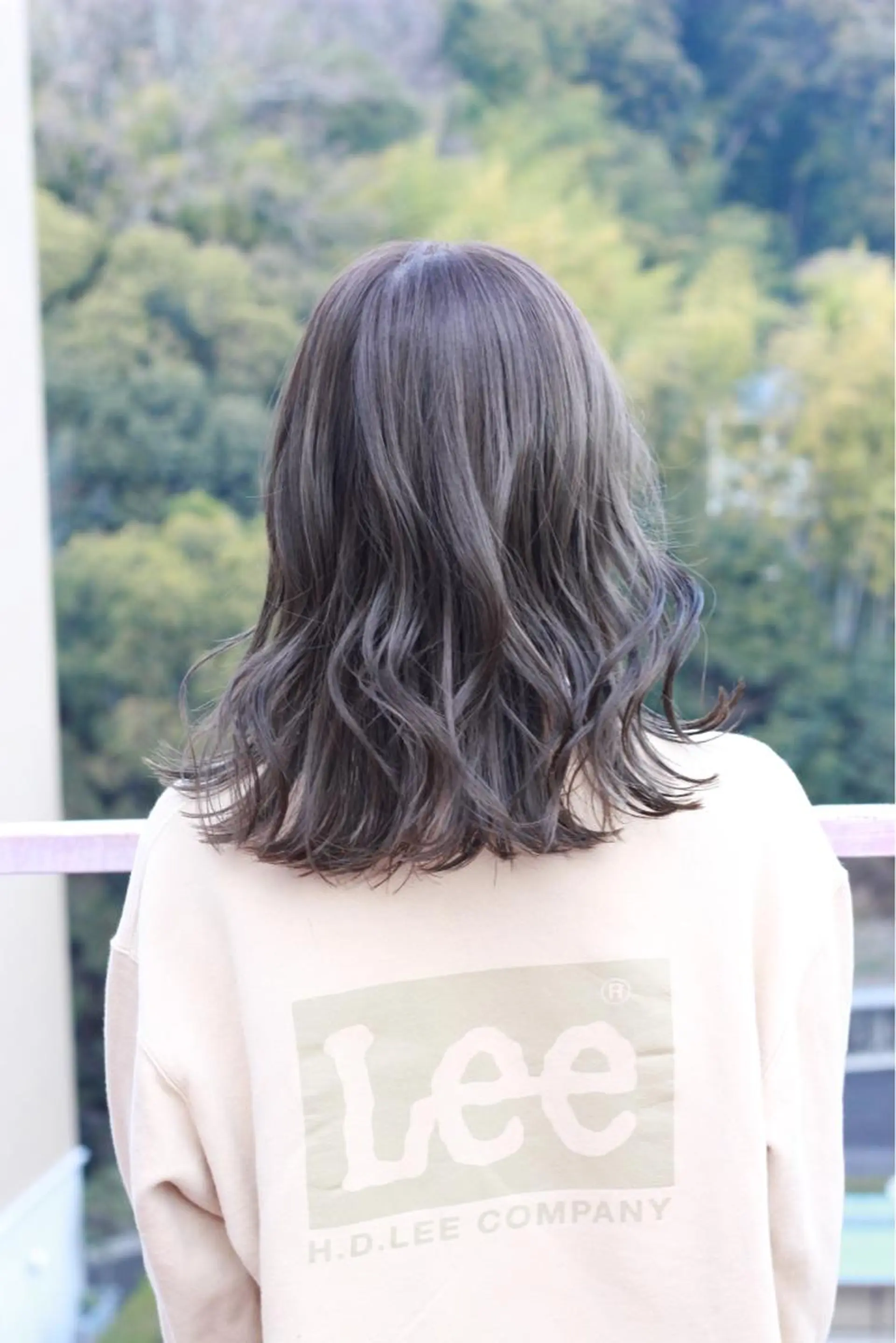 ミディアム カラー アッシュ オリーブアッシュ カット ヘアカラー Viage （ビアージュ）のヘアスタイル