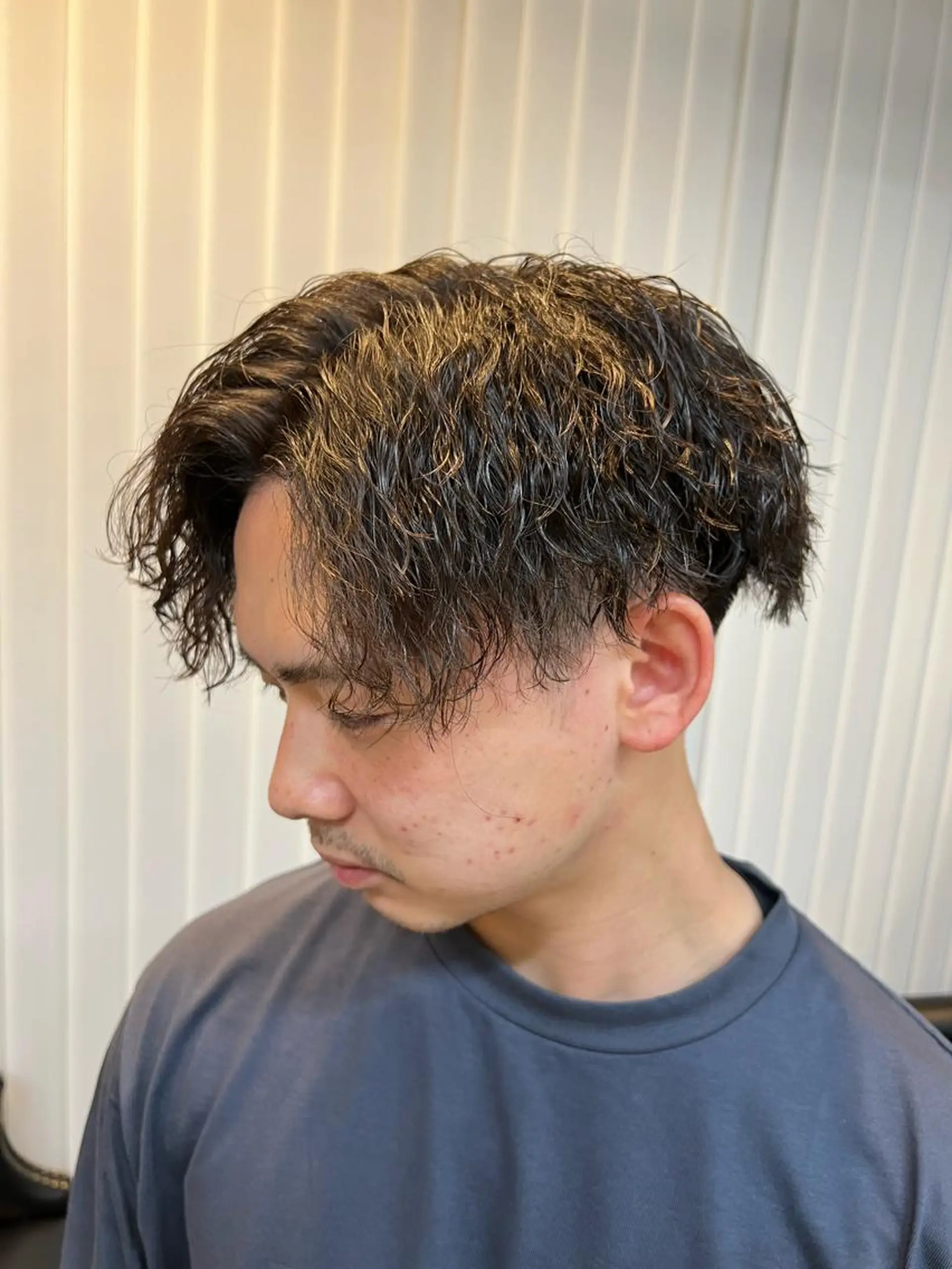 ショート パーマ メンズ 二本木 秀成のヘアスタイル