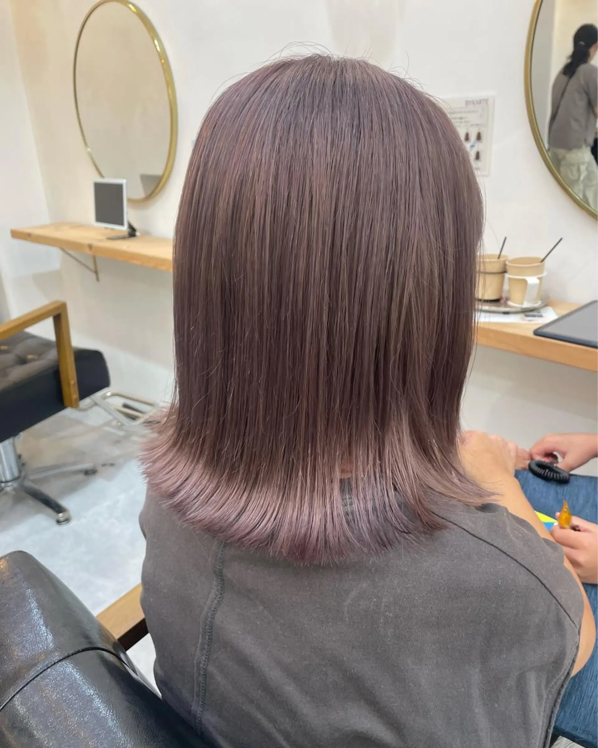 ミディアム カラー 高梨 菜々のヘアスタイル