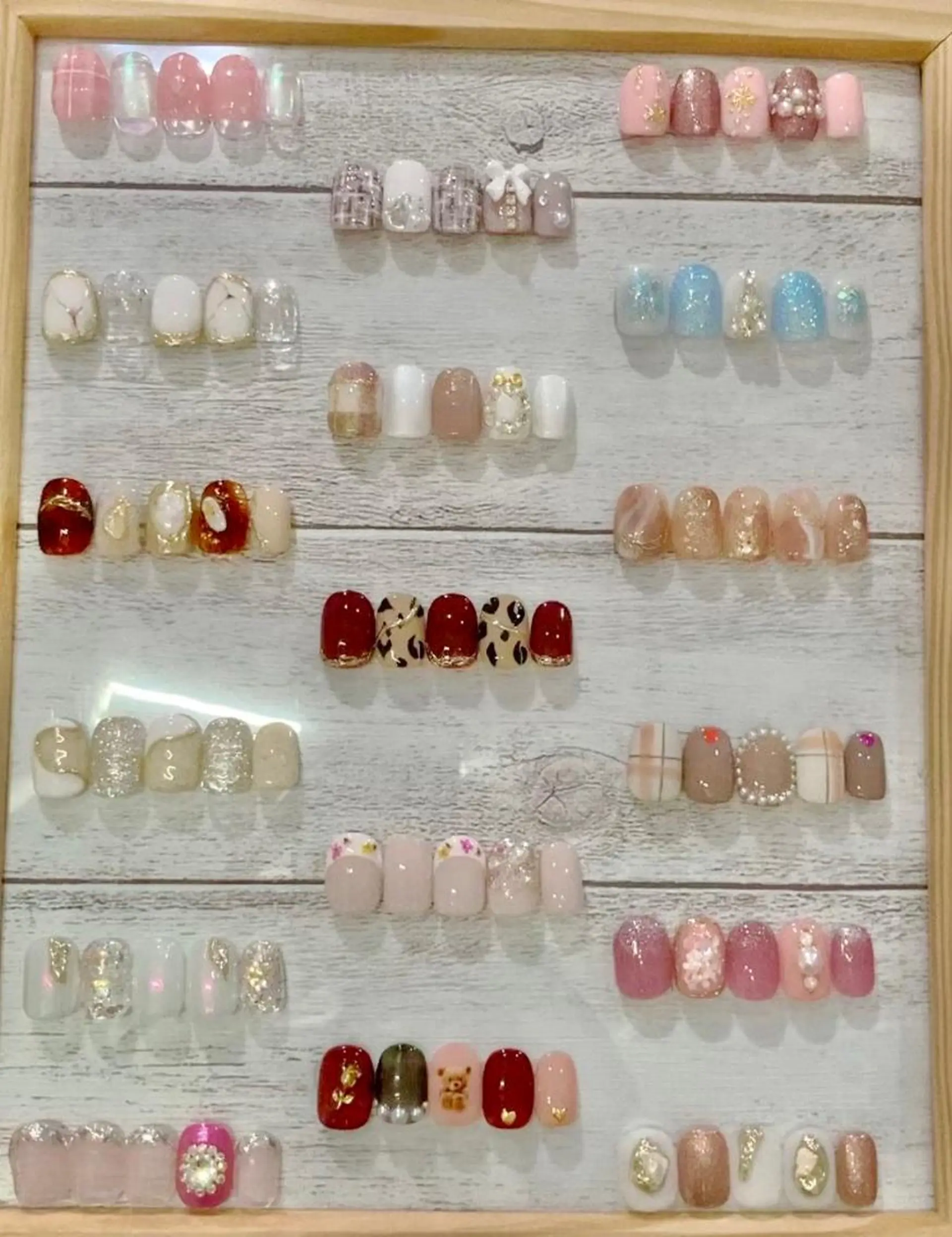 ネイル マツエク・マツパ アイブロウ 眉カラー 韓国風マツエク パリジェンヌラッシュリフト まつげパーマ 長さ出し ハンドネイル Nail&eye Belire 新宿のネイルデザイン