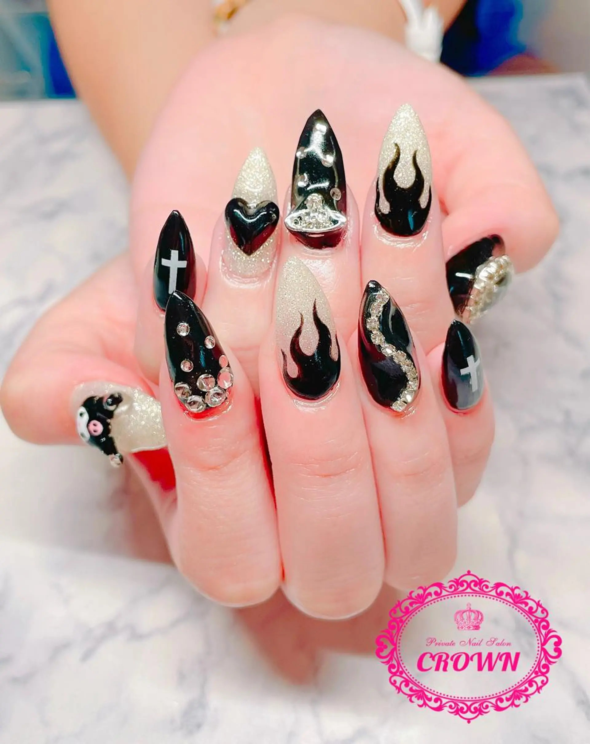 ネイル CROWN プライベートサロンのネイルデザイン