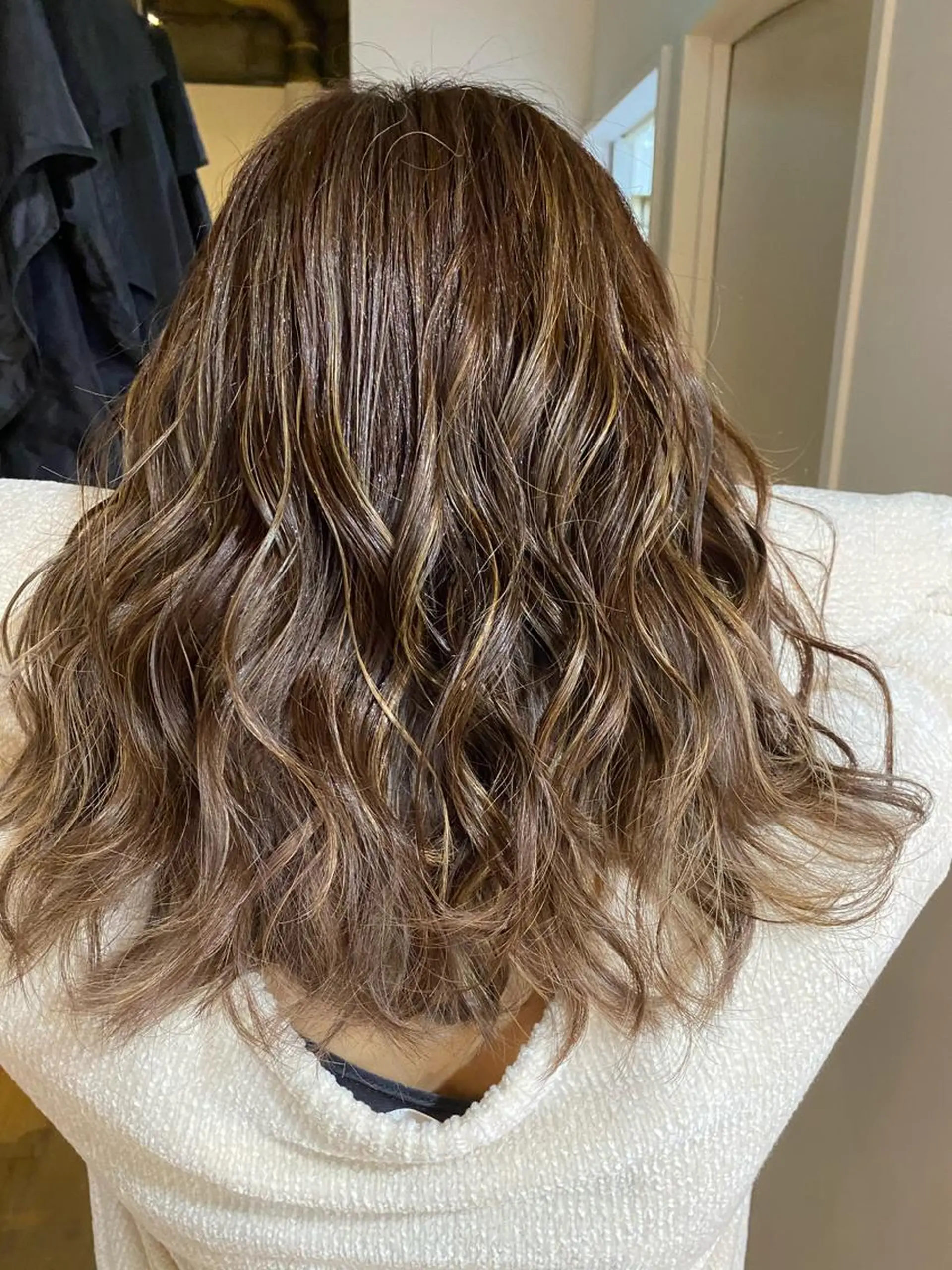 セミロング カラー ヘアアレンジ ベージュカラー ハイライトカラー ハイライト 久米 治仁のヘアスタイル