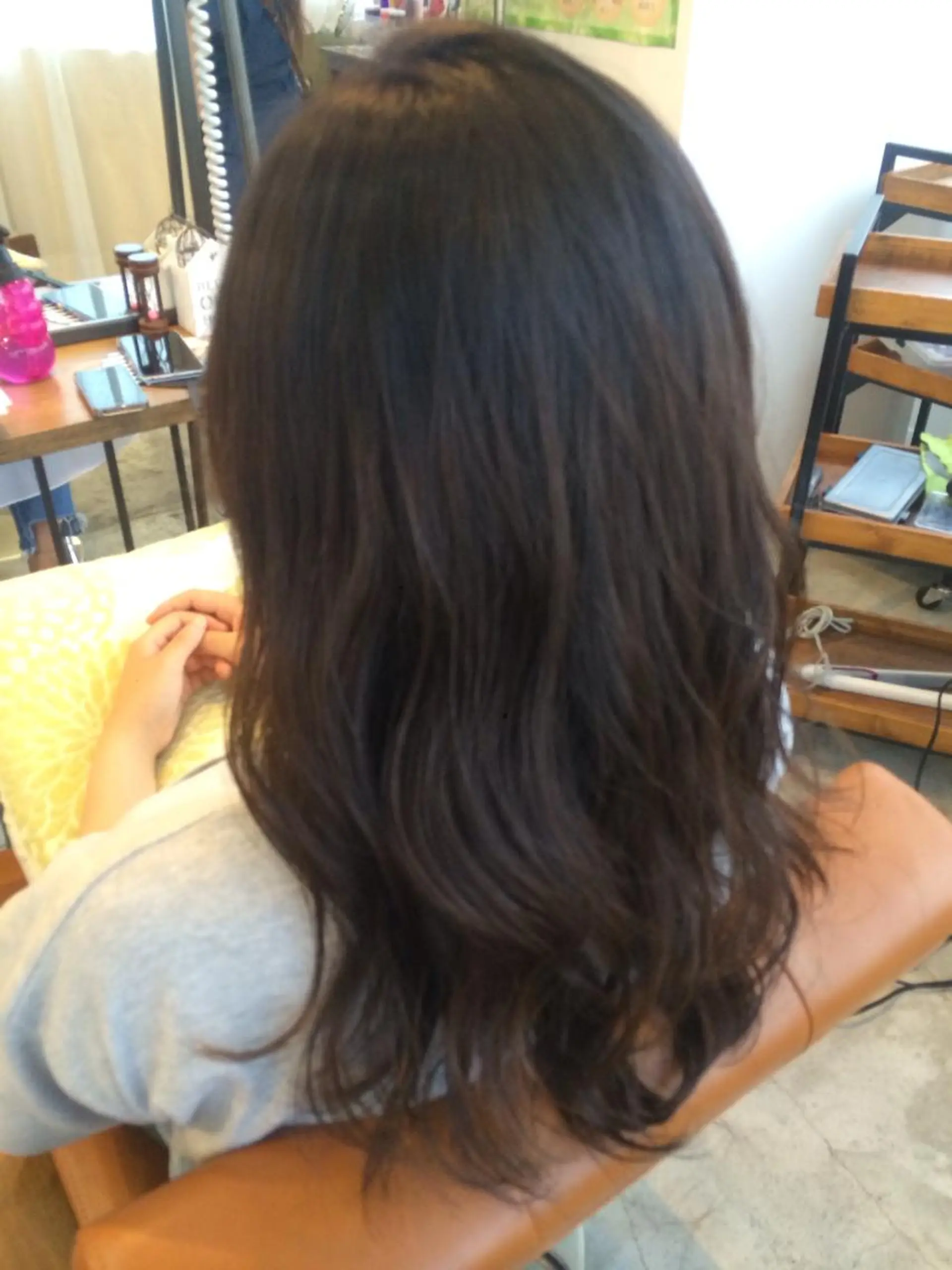 セミロング ロング カラー アッシュ にった みずきのヘアスタイル