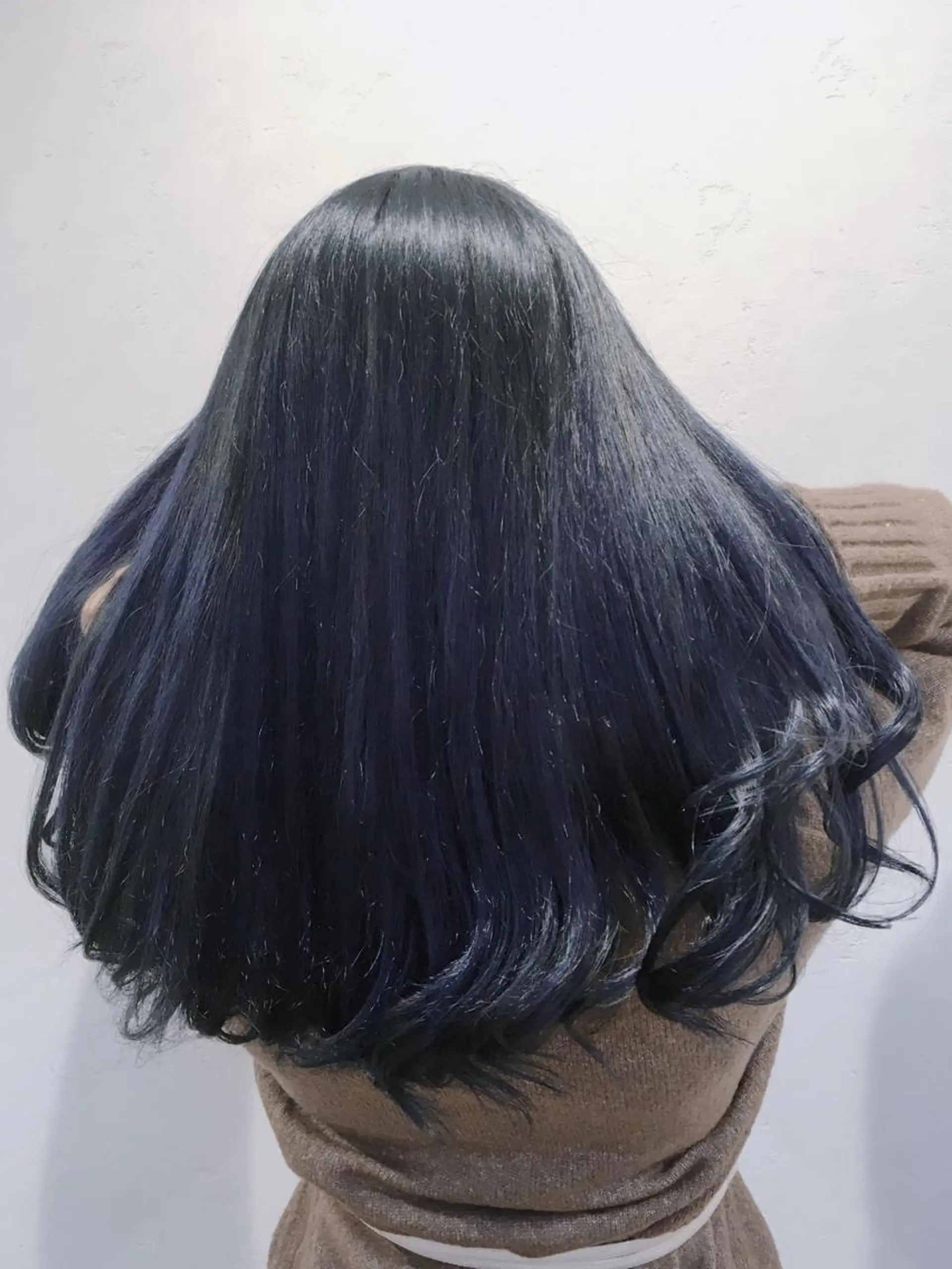 カラー 塩崎 明菜のヘアスタイル