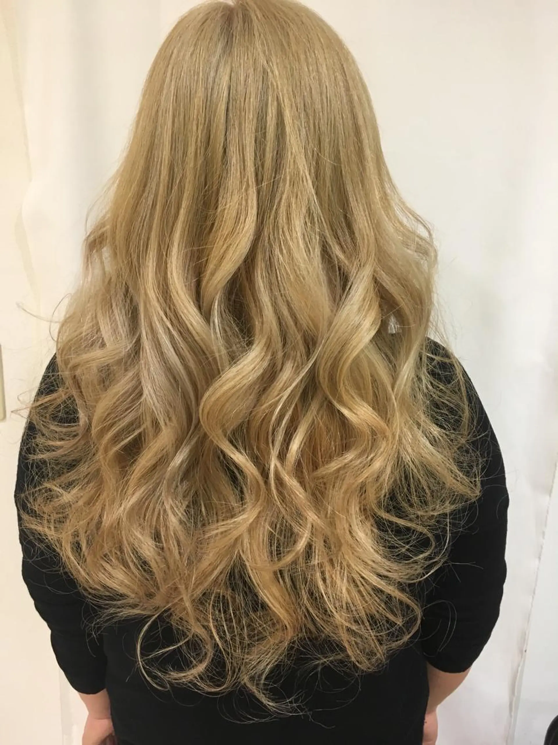 ロング カラー アッシュ ホワイトアッシュ きむえり/髪質改善 /うねり広がり改善のヘアスタイル