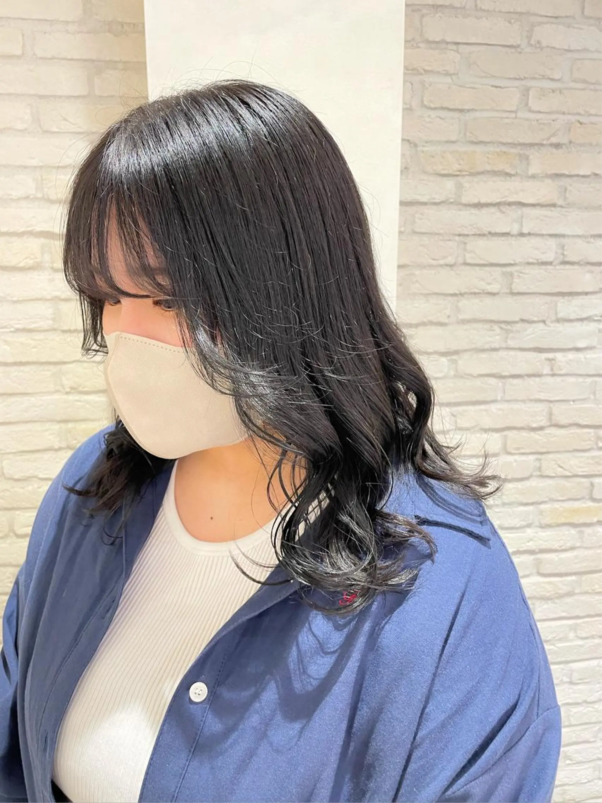 セミロング カラー 黒髪 ブルーカラー ブルーブラック トリートメント エクステ/ハイトーン 🐏☁️miminaのヘアスタイル