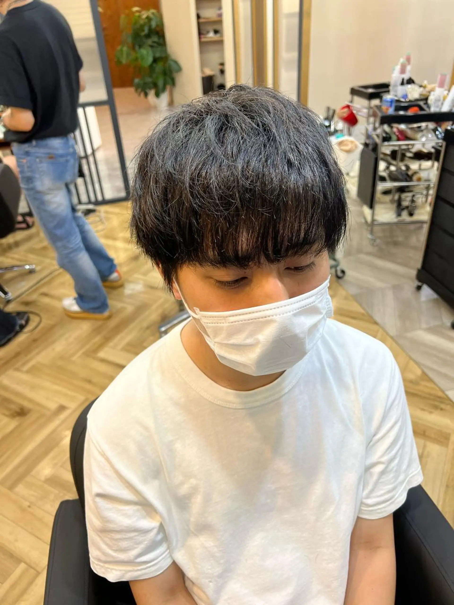 ショート レイヤーカット 🫧艶ダブルカラー ブリーチ🫧トモヤのヘアスタイル