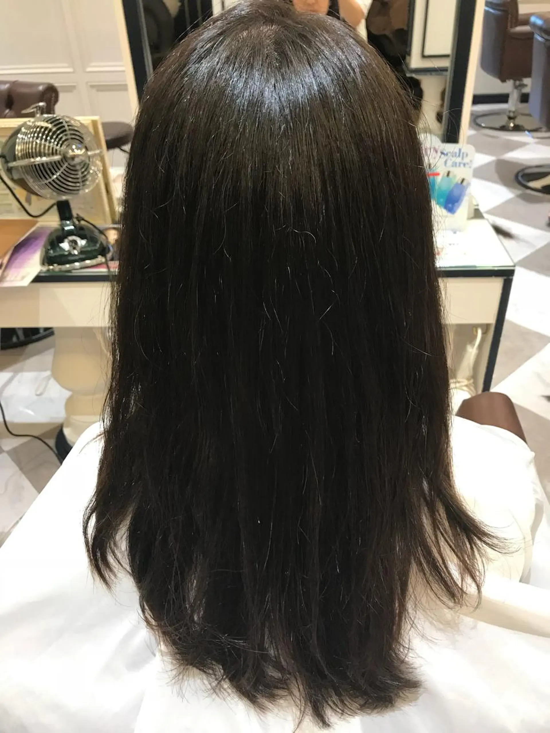 セミロング カラー 粟田 めぐみのヘアスタイル