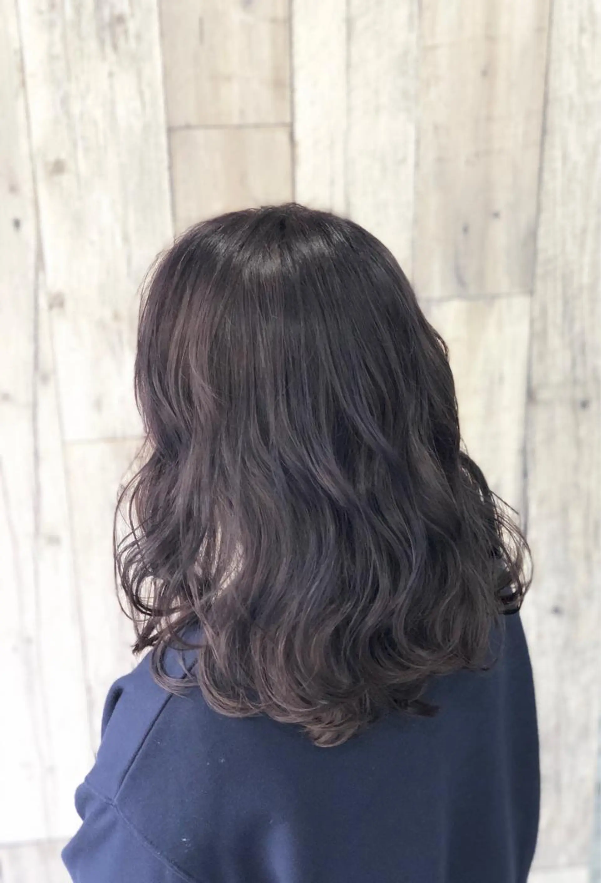 セミロング アッシュ 必ず笑顔で帰っていた だきます！安田祐貴のヘアスタイル