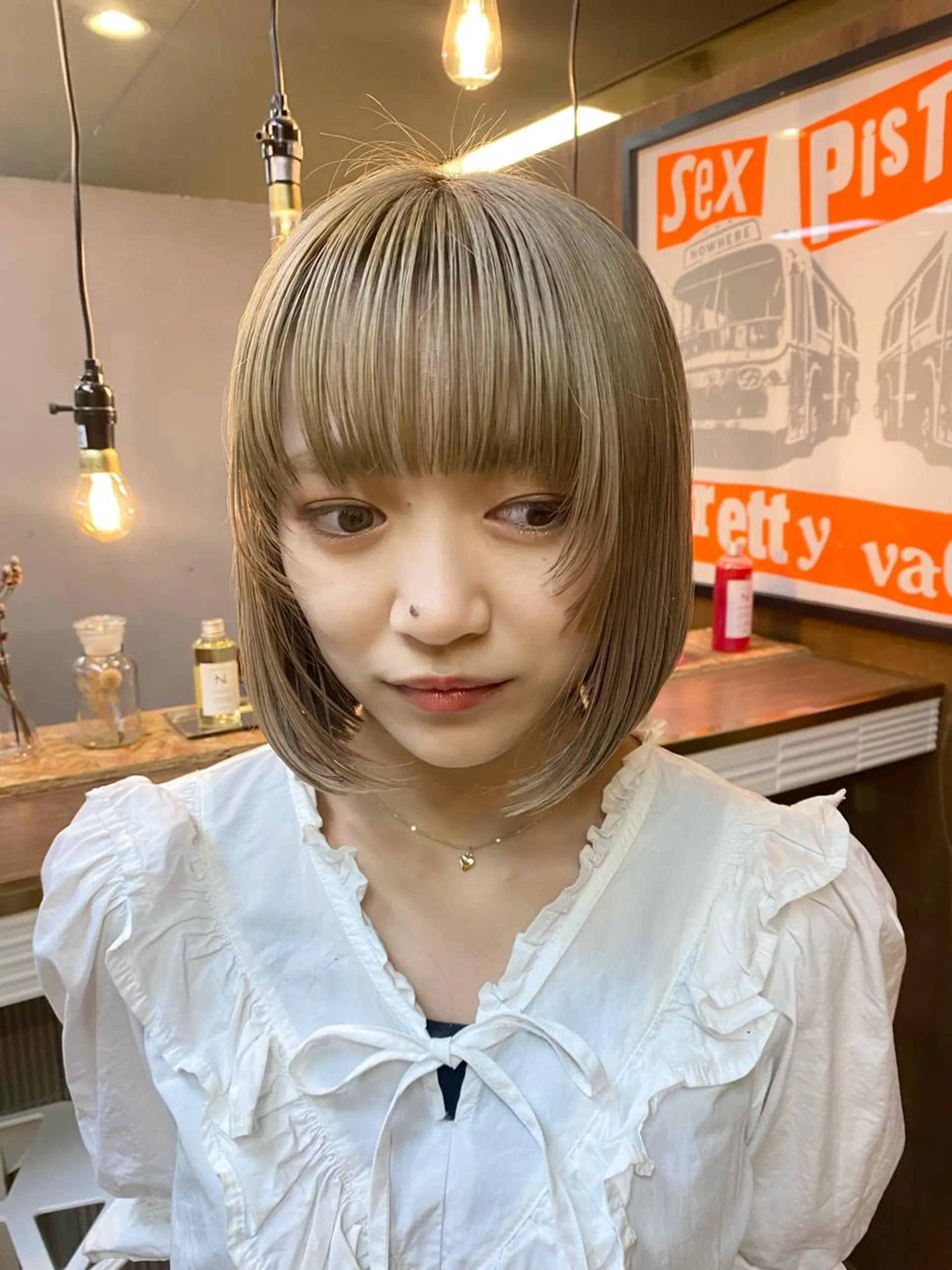 ショート カラー パーマ ヘアアレンジ デザインカラー/ボブ ブリーチカラー/ユリのヘアスタイル