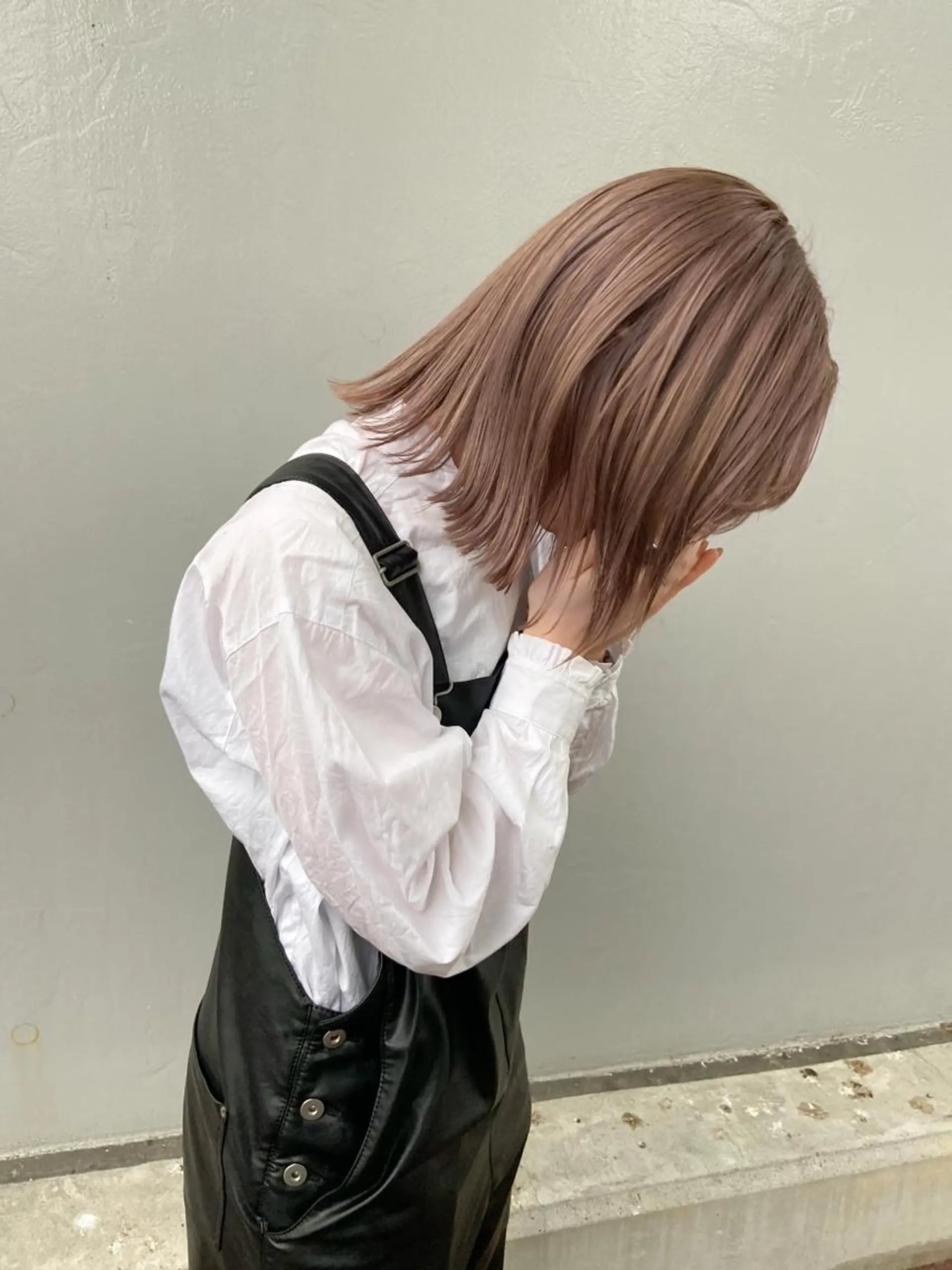 ミディアム カラー 黒髪 ハイライトカラー ハイトーンカラー インナーカラー 卒業式のヘアスタイル 岡本康平/ボブ /ブリーチ/レイヤーのヘアスタイル