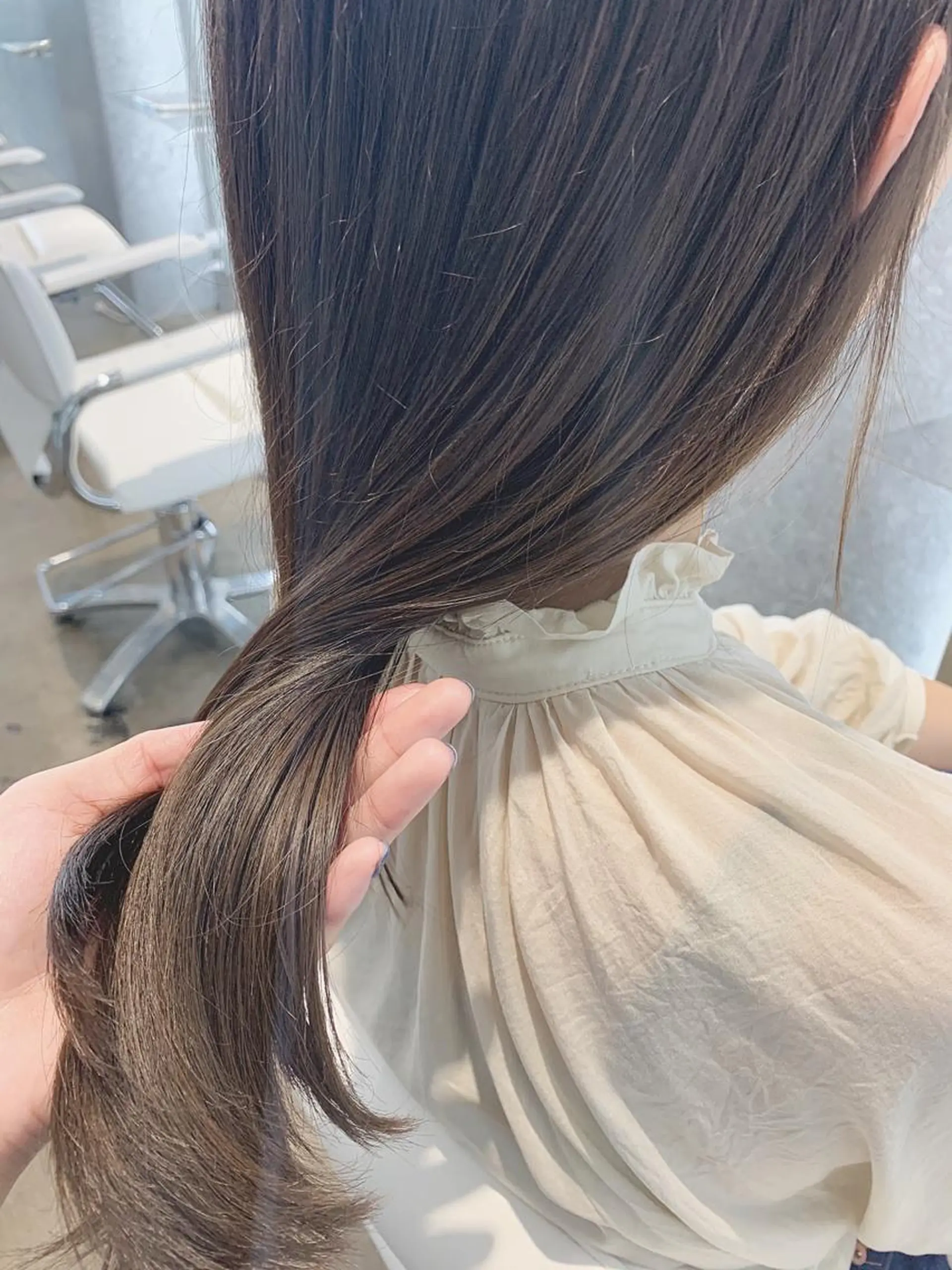 ミディアム カラー グレージュ ヘアカラー トリートメント 山下 千明のヘアスタイル