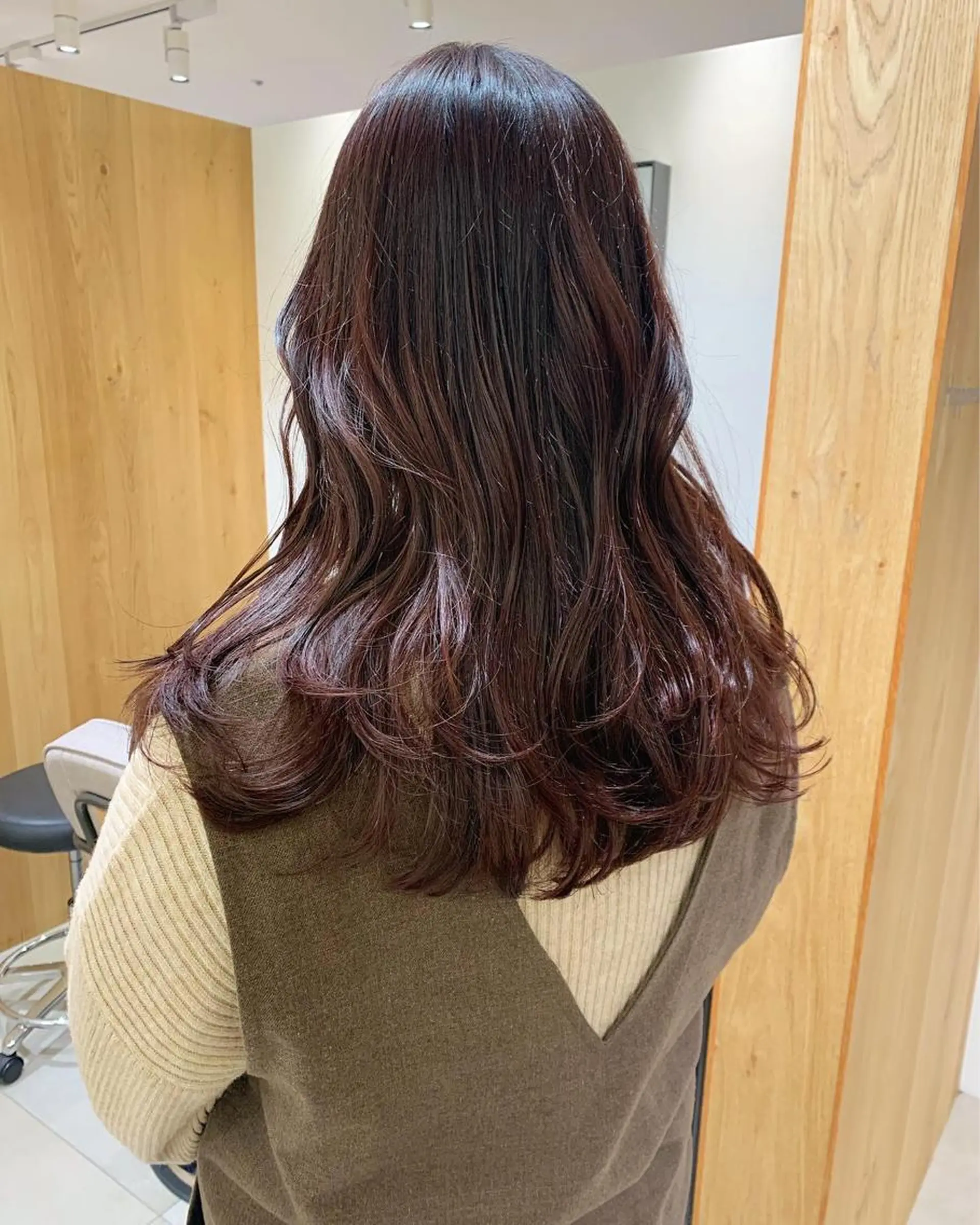 ロング カラー カット ヘアカラー SAKINO． ベージュカラーのヘアスタイル