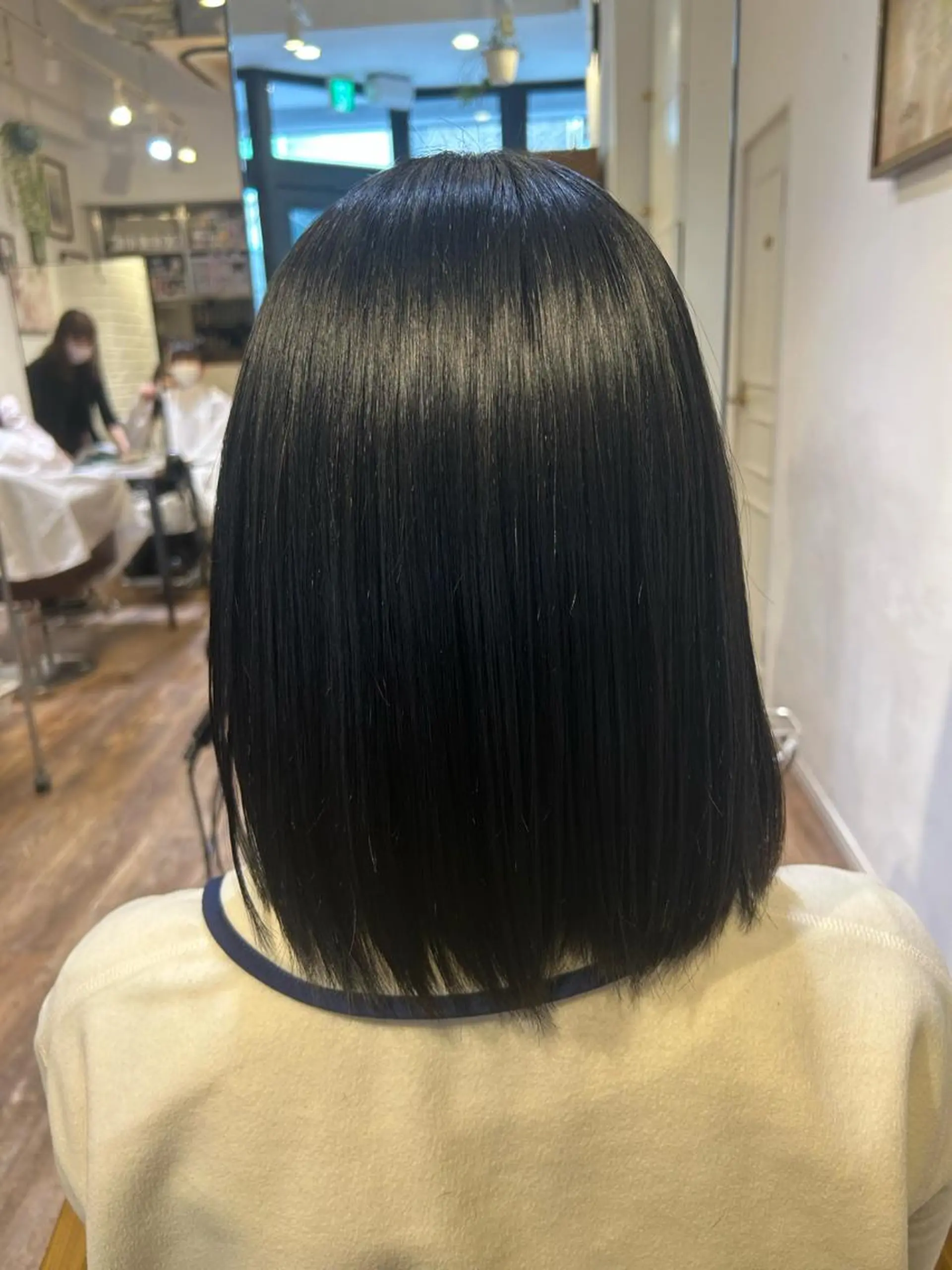 ミディアム カラー MILLOR “ミラー”のヘアスタイル