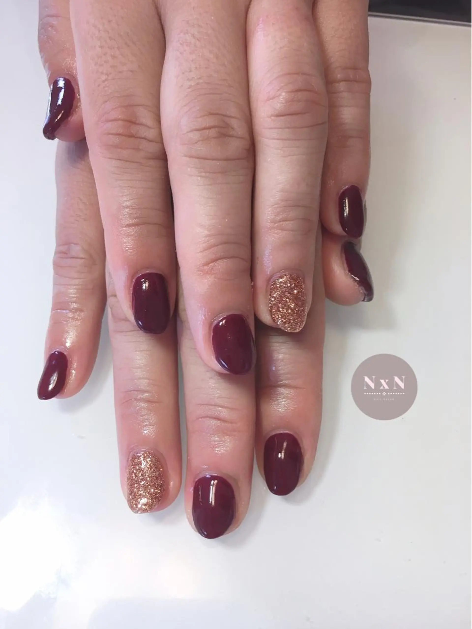 ネイル ボルドー ジェルネイル ワンカラーネイル ぷっくりネイル 赤色 ハンドネイル nail salon N×Nのネイルデザイン