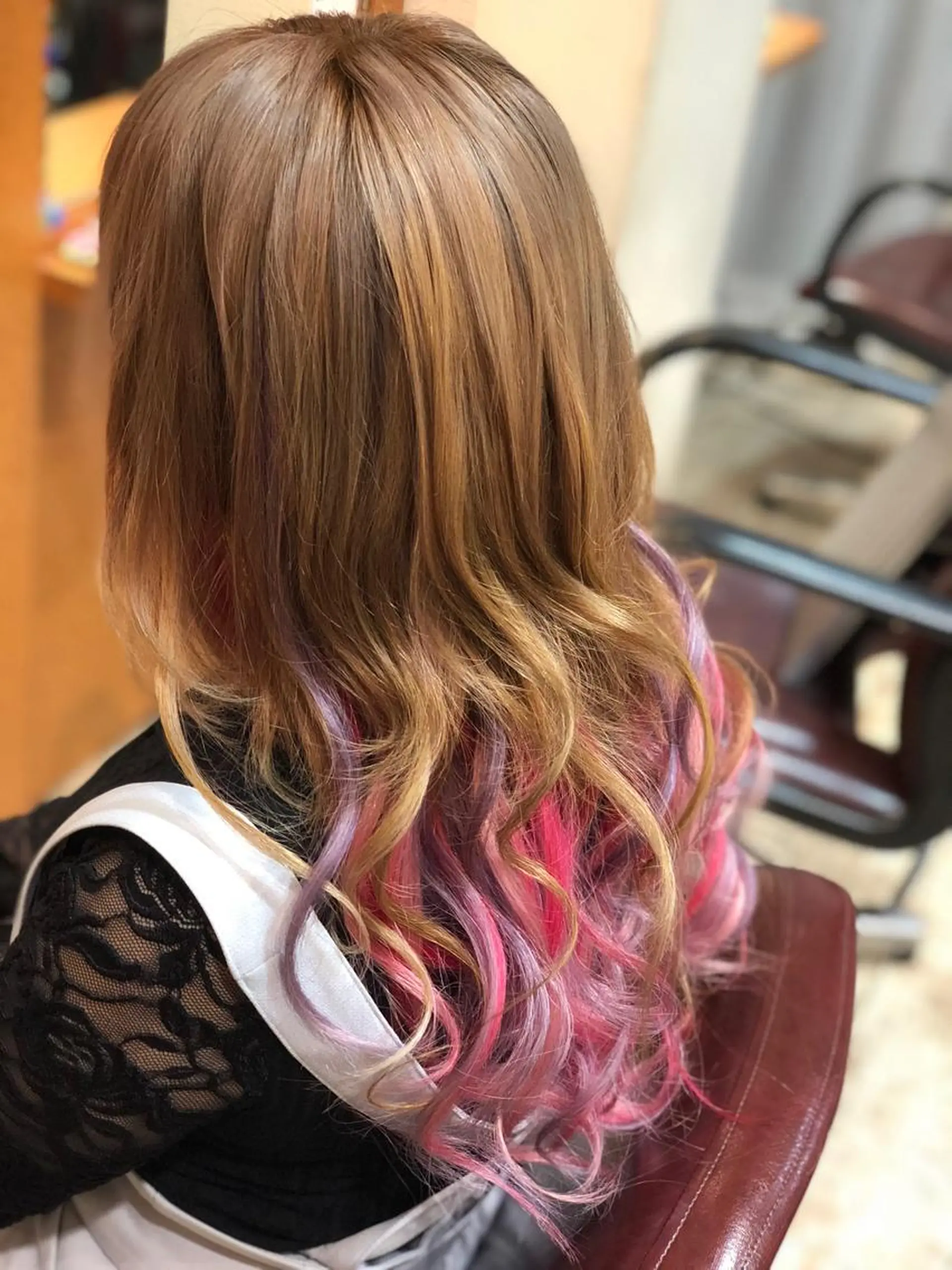 ロング カラー シールエクステ ユニコーンカラー エクステ 100%髪質改善特化 TRUNSのヘアスタイル