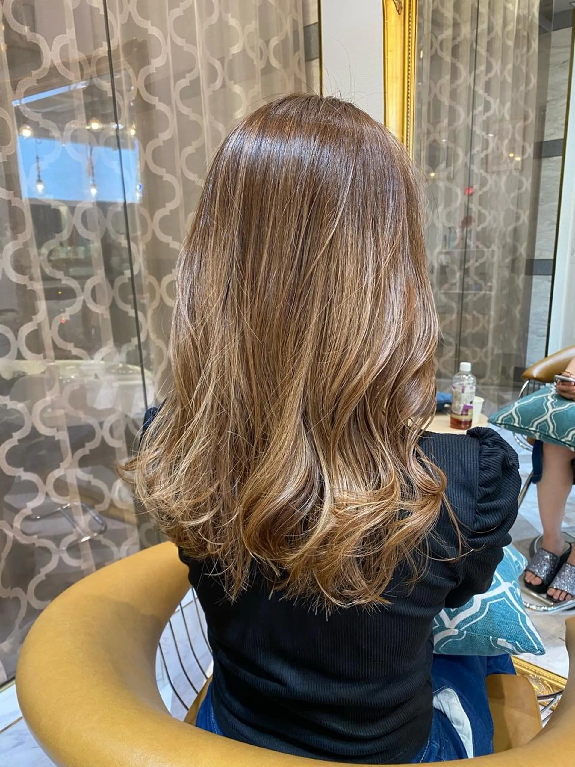 ミディアム カット ヘアカラー トリートメント レイヤーカット /透明感カラー西田のヘアスタイル