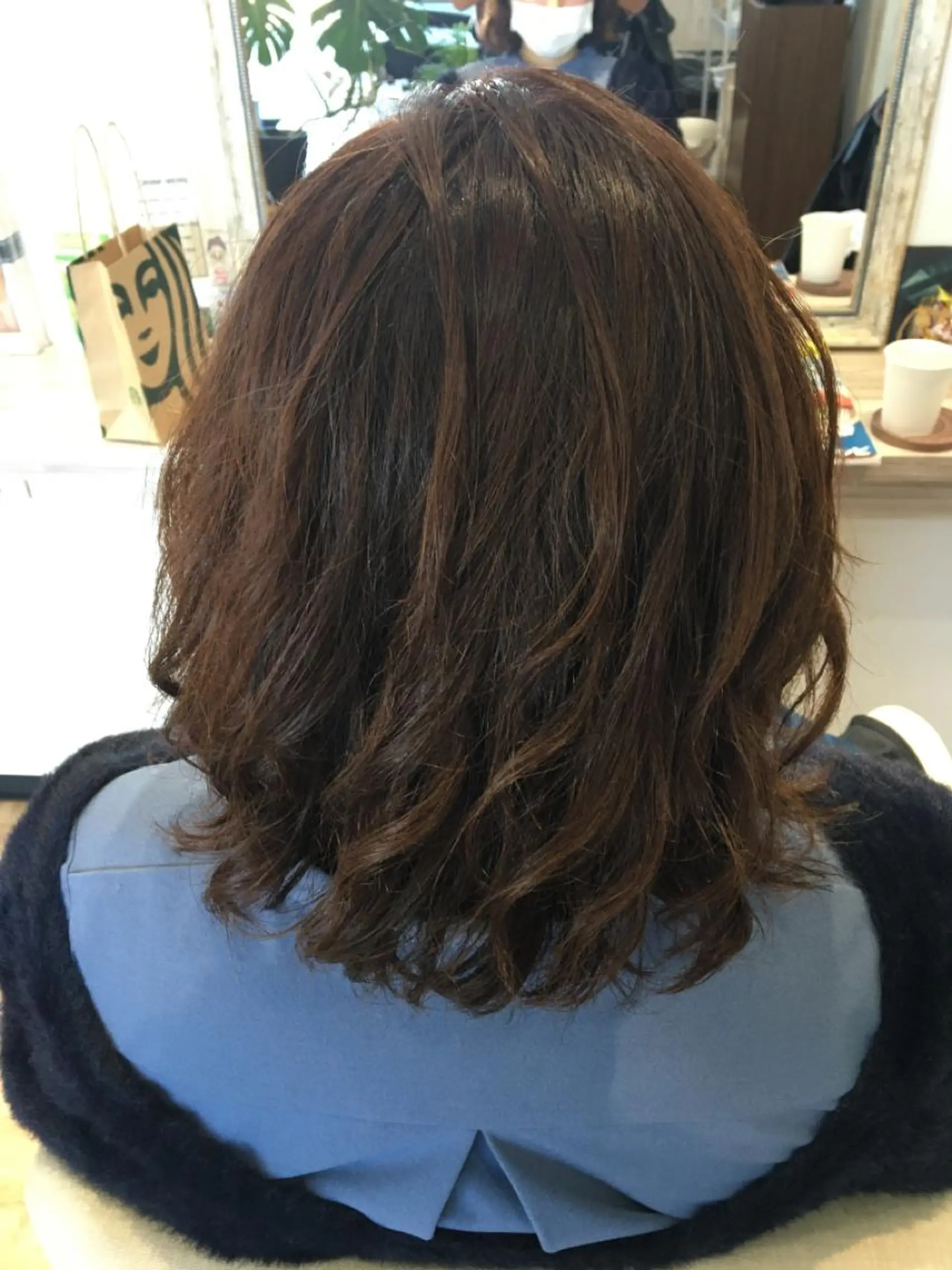 カラー Atelier 大内のヘアスタイル