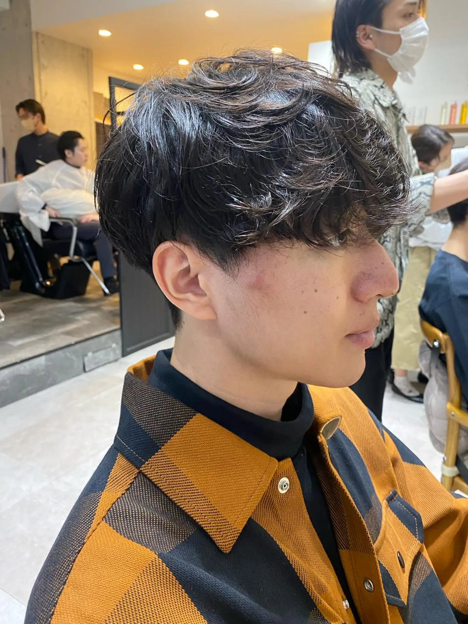 ミディアム パーマ メンズ カット パーマ トリートメント 似合う髪型が 分からない方へのヘアスタイル