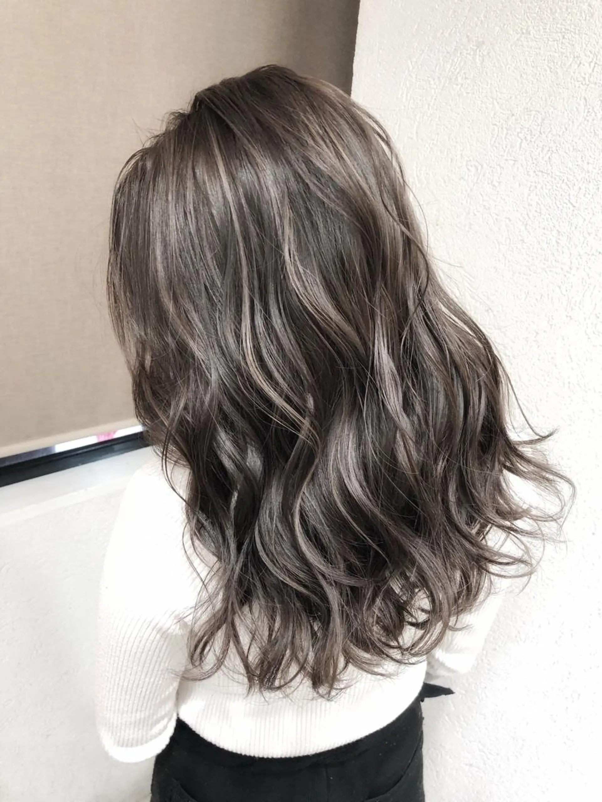 ロング カラー グレージュ ハイライトカラー 3Dハイライト ハイライト biscohair 髪にドラマを。のヘアスタイル