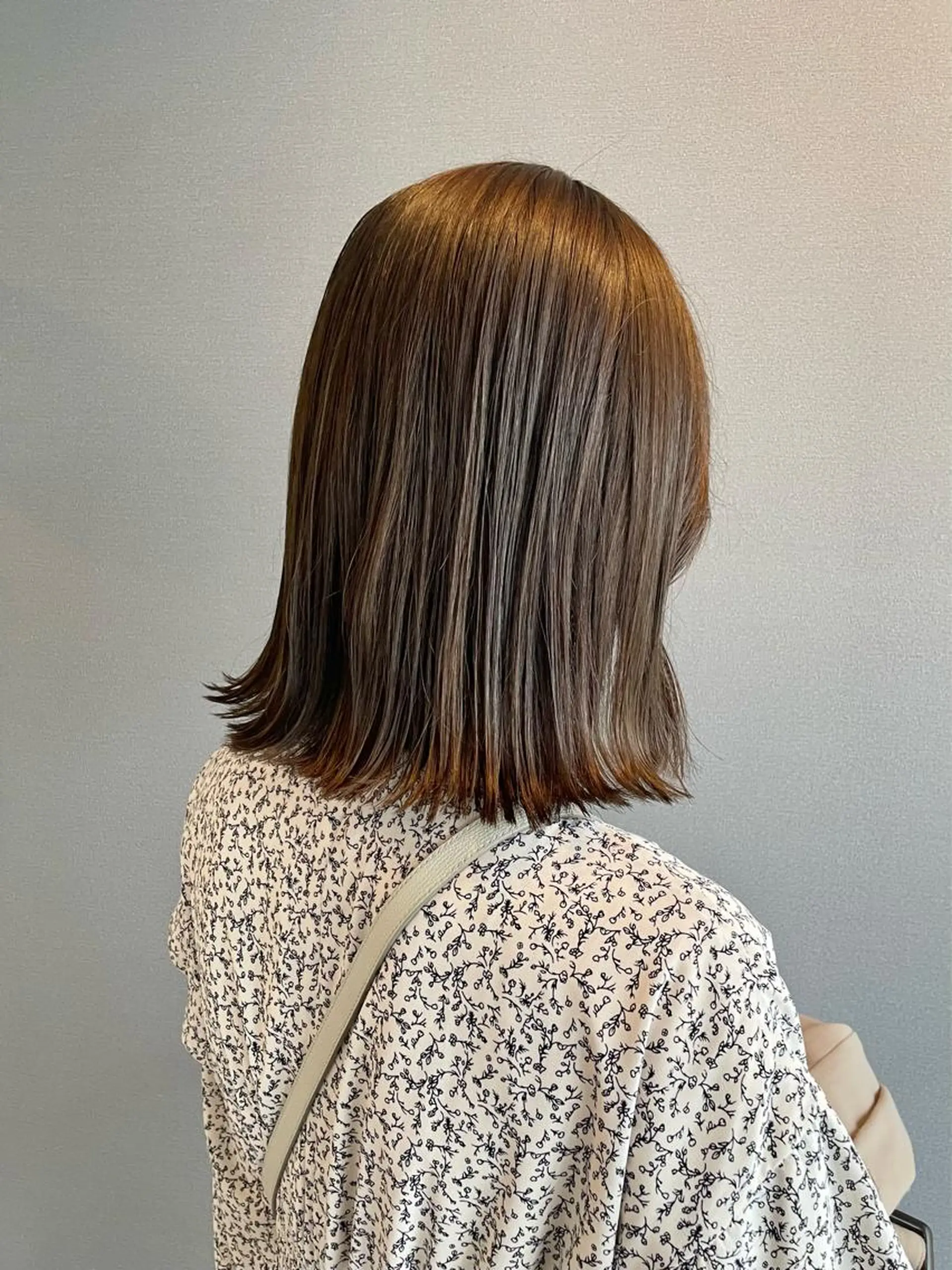 ミディアム カラー グレージュ オリーブグレージュ オリーブグレー カット ヘアカラー トリートメント kitin  吉祥寺 山岸花のヘアスタイル