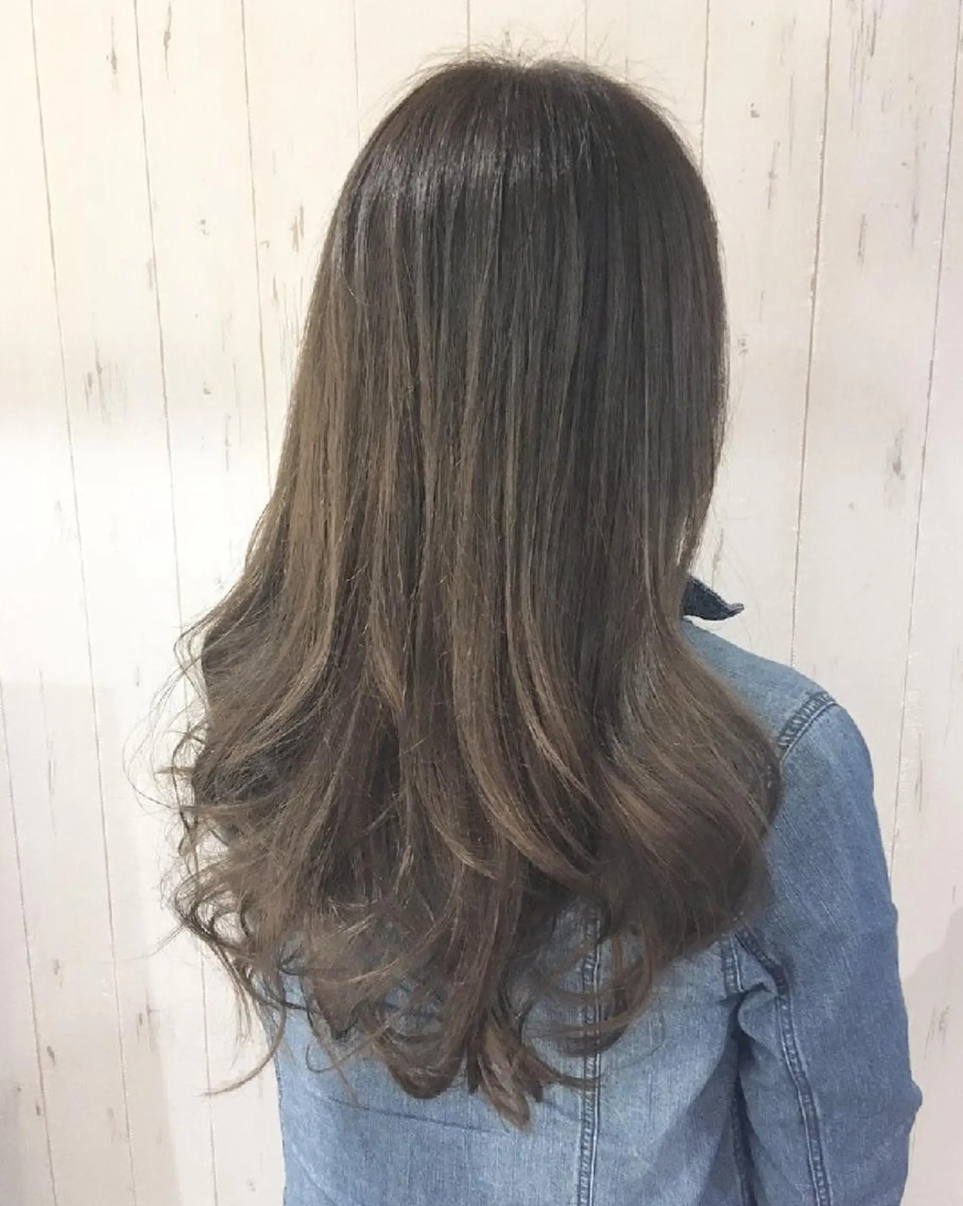 ロング カラー グレージュ カーキグレージュ 西川 敏夫のヘアスタイル