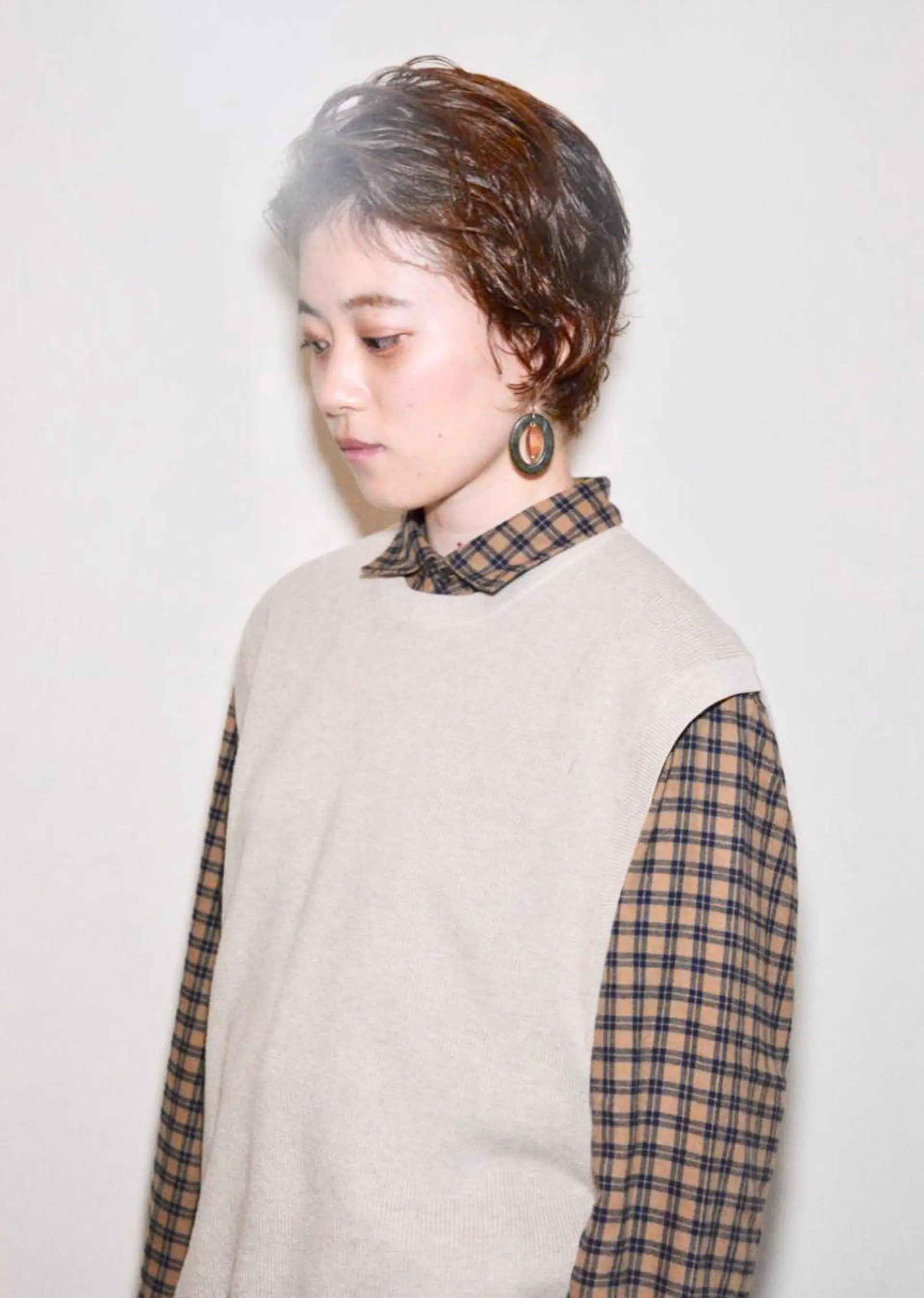 ショート パーマ かきあげバング ショートヘア すみとも るなのヘアスタイル