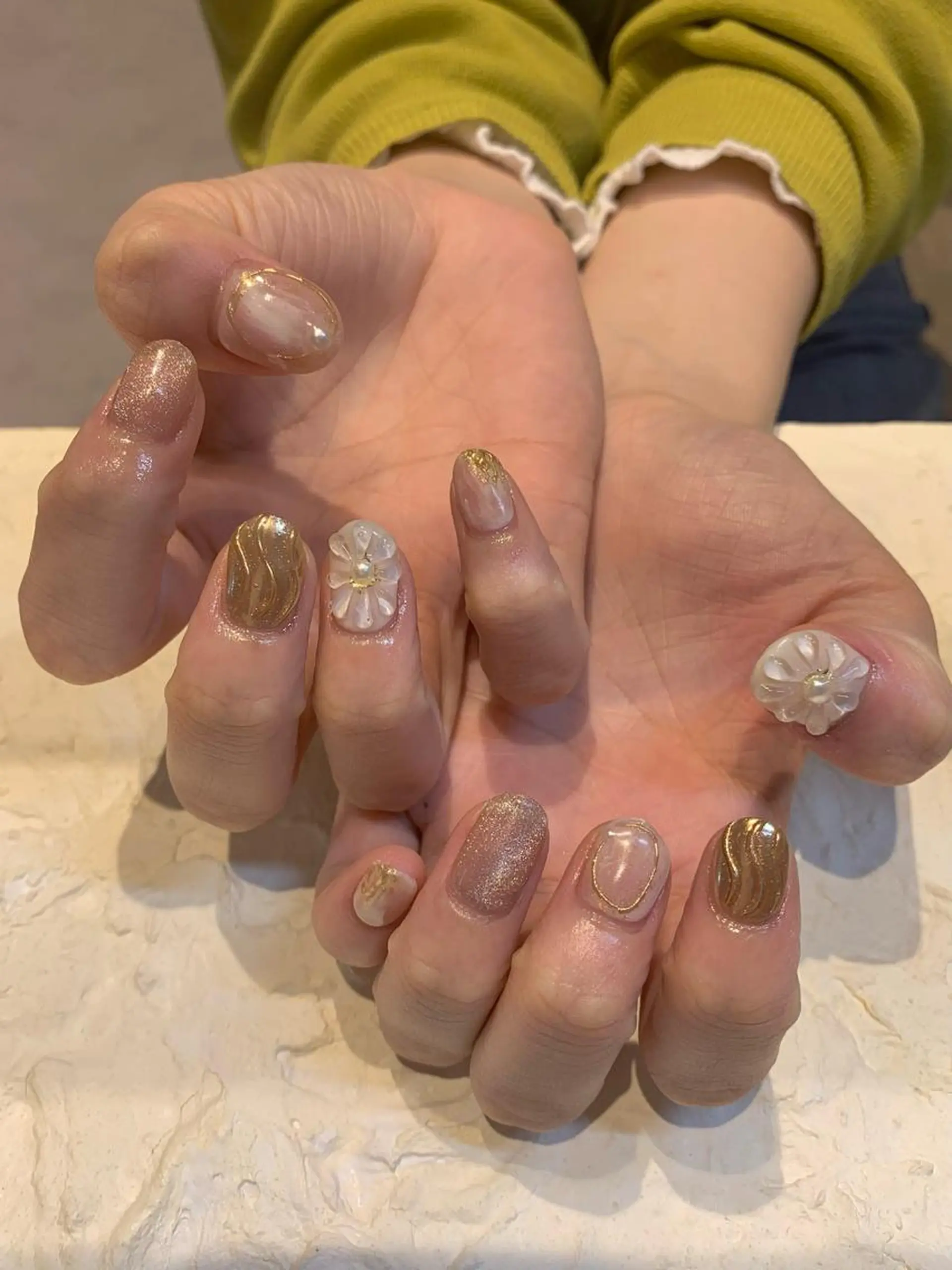 ネイル フラワーネイル ホワイト マキノ ユイのネイルデザイン