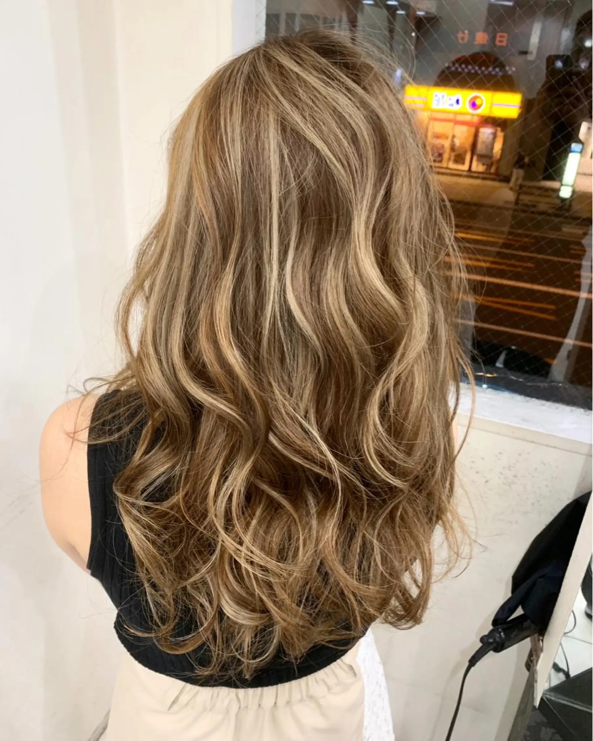 セミロング カラー ヘアカラー トリートメント にしき さんのヘアスタイル