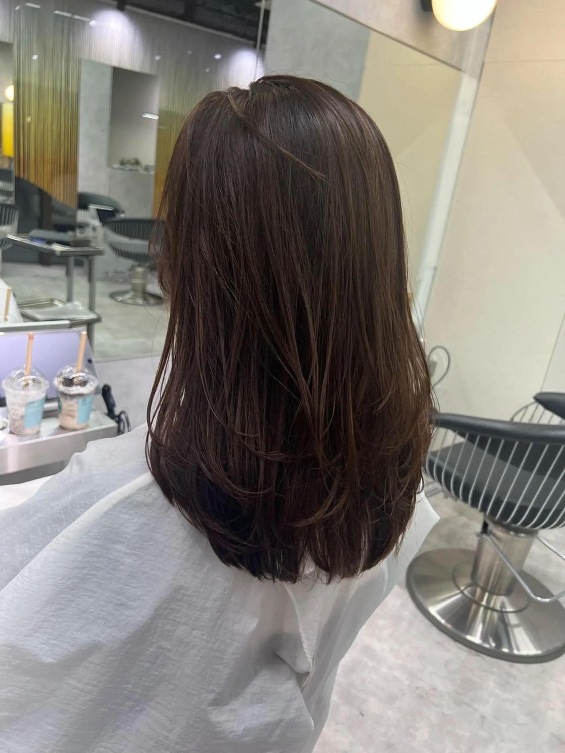 セミロング レイヤーカット 上田 エミのヘアスタイル