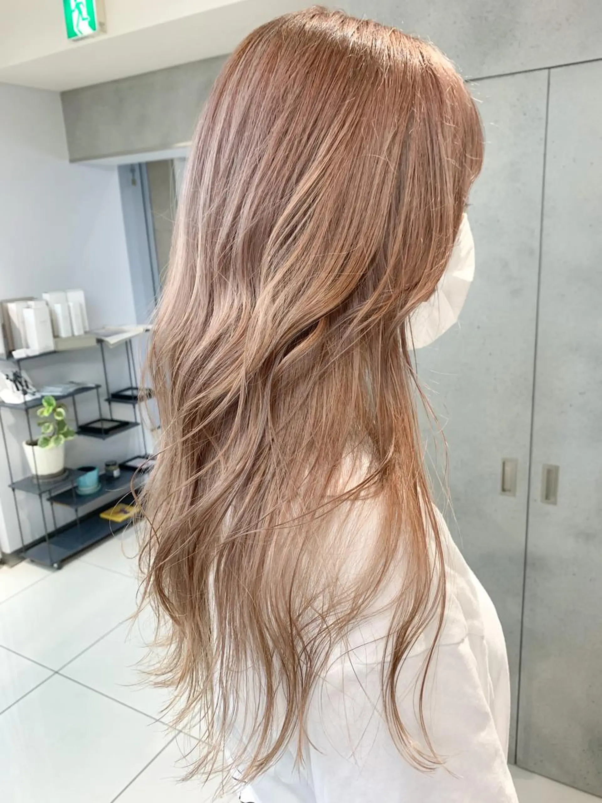 ロング カラー ベージュカラー ミルクティーベージュ raika .のヘアスタイル