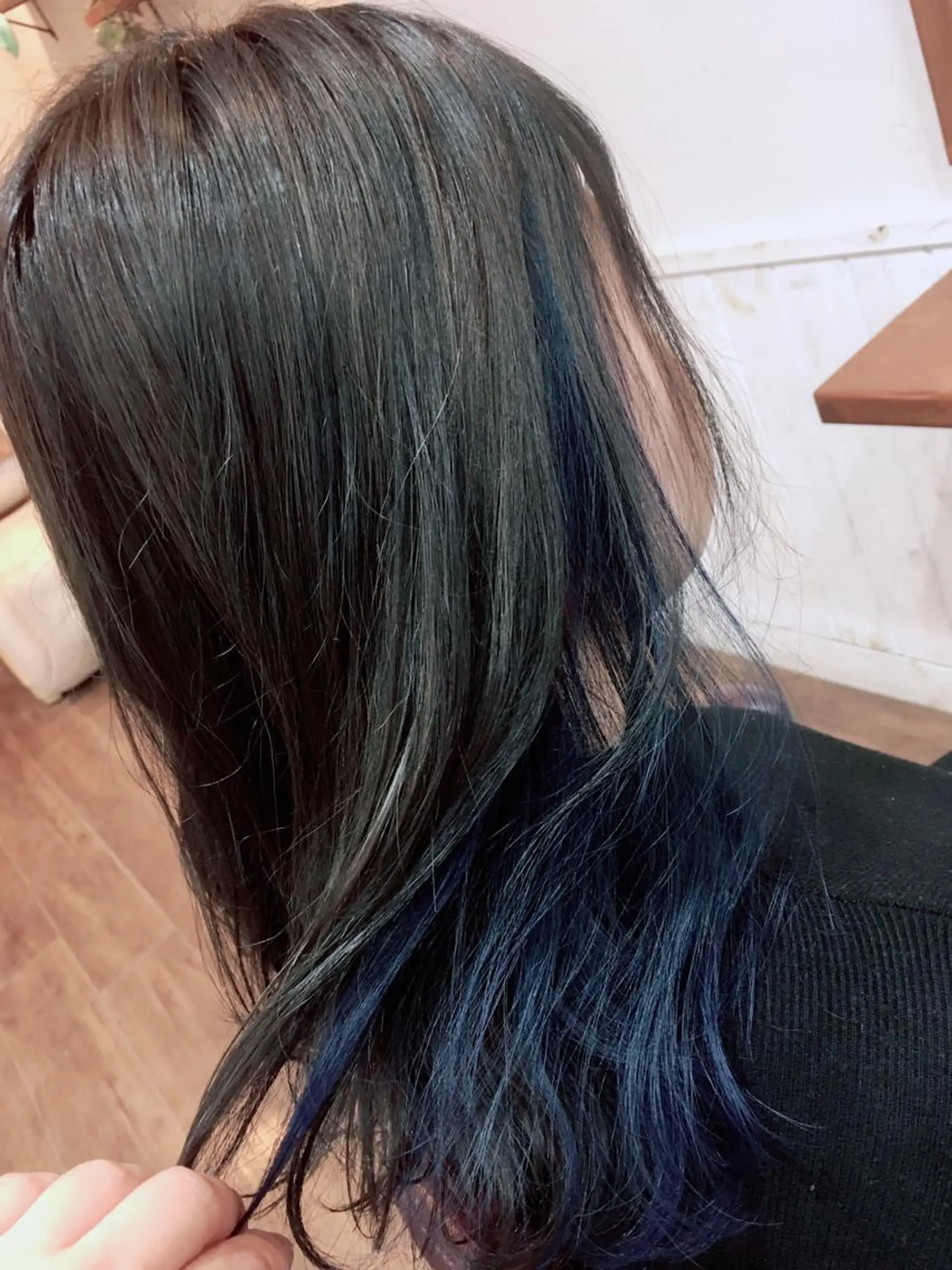 セミロング カラー 塩崎 明菜のヘアスタイル