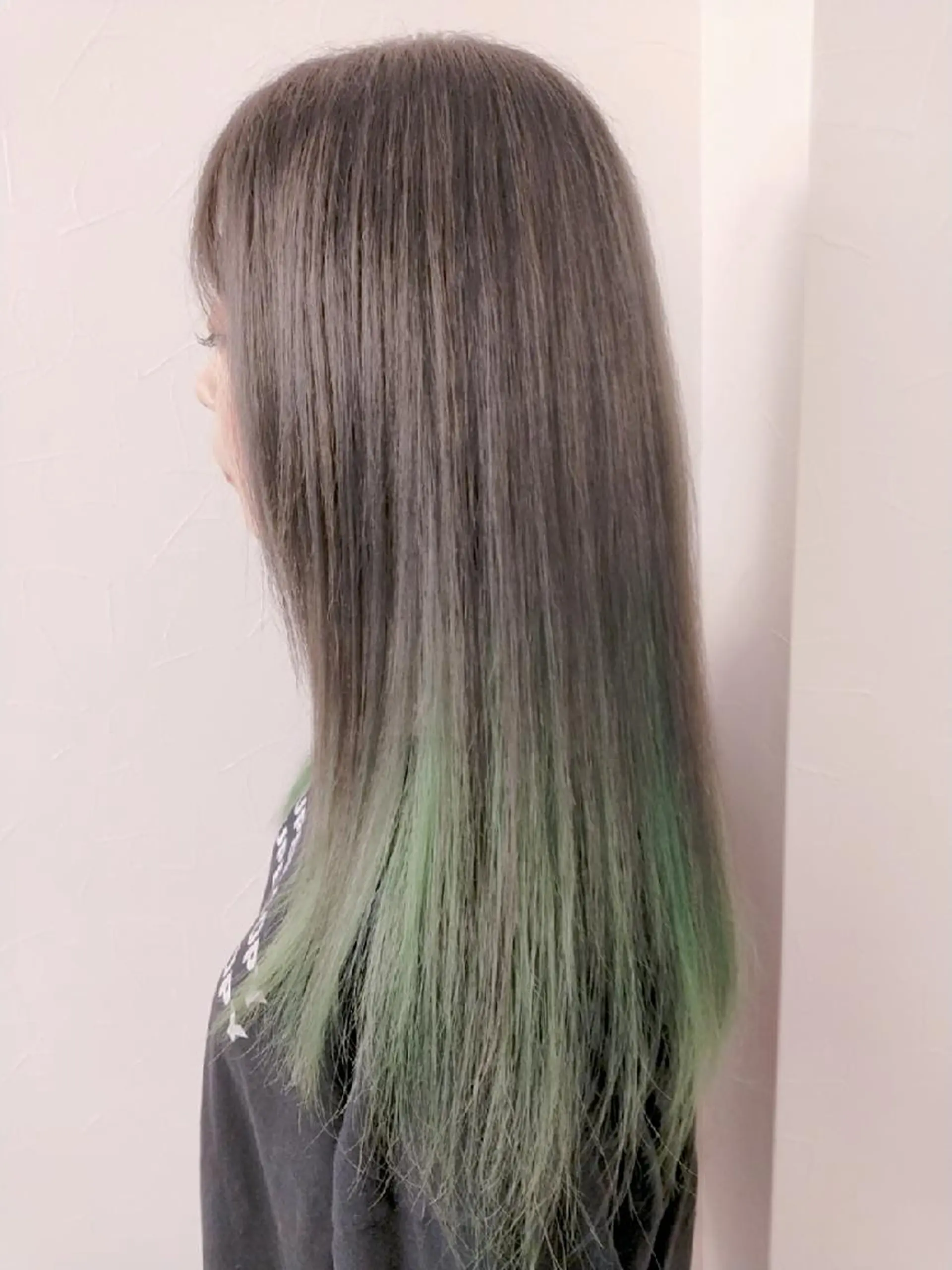 ロング カラー アディクシーカラー バレイヤージュ ブリーチ ダークグレー ダブルカラー デザインカラー 髪質改善Lilithのその他イメージ