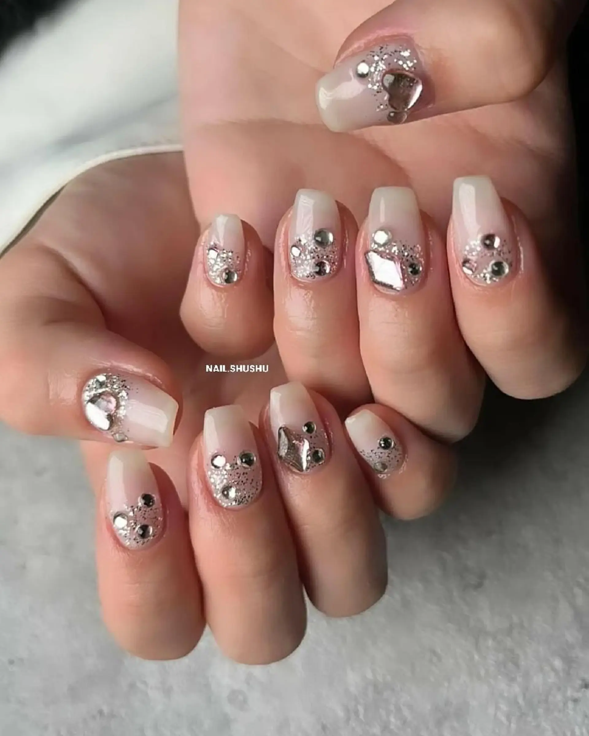 ネイル 持ち込み ニュアンスネイル ワンカラーネイル シンプルネイル バレンタイン 3dパーツ/流行り 👧shushu❤️のネイルデザイン