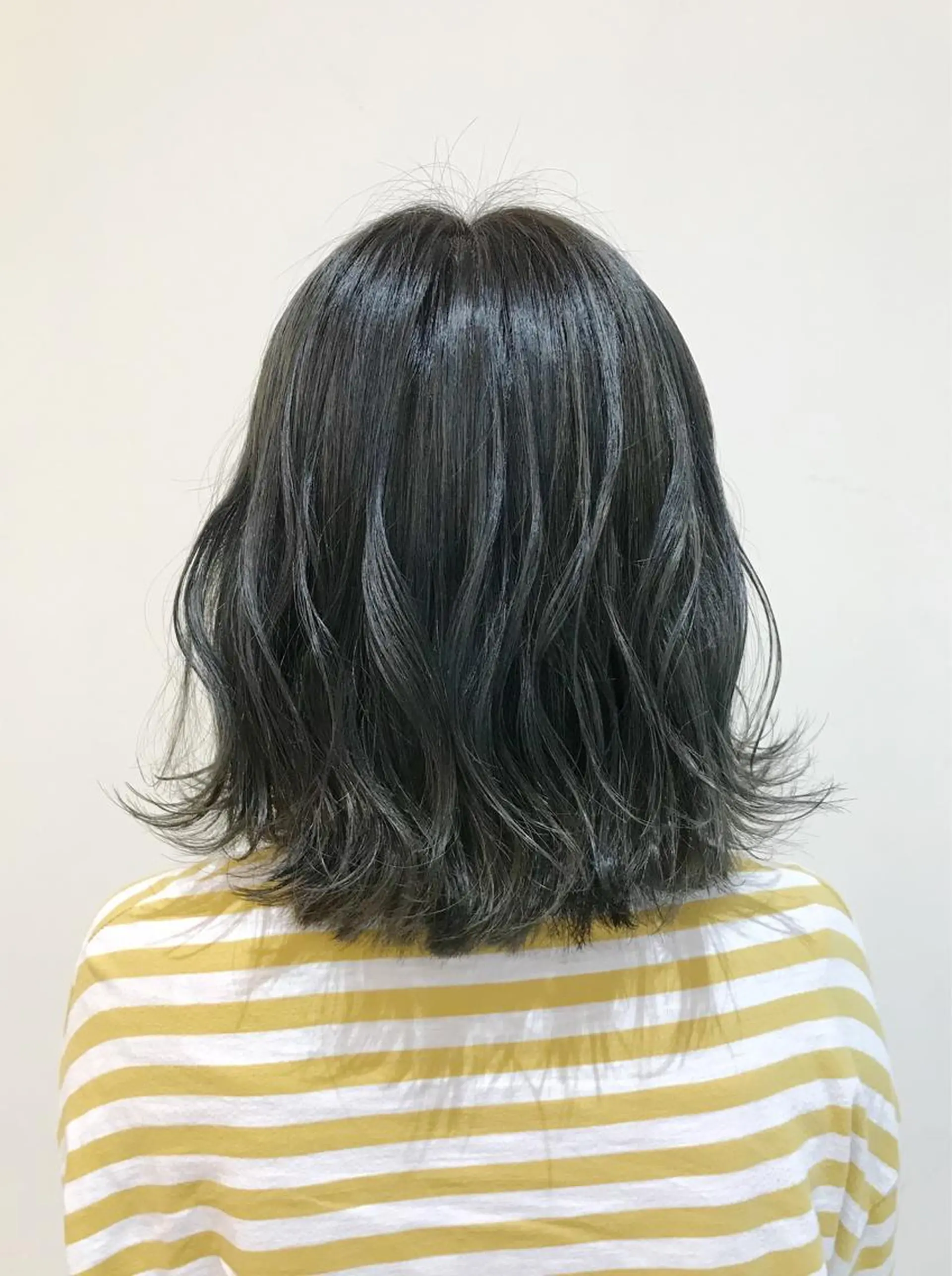 ミディアム カラー ブリーチ ブルーカラー ブルージュ 透明感カラー 大人可愛いHair ❤︎Ayakoのヘアスタイル