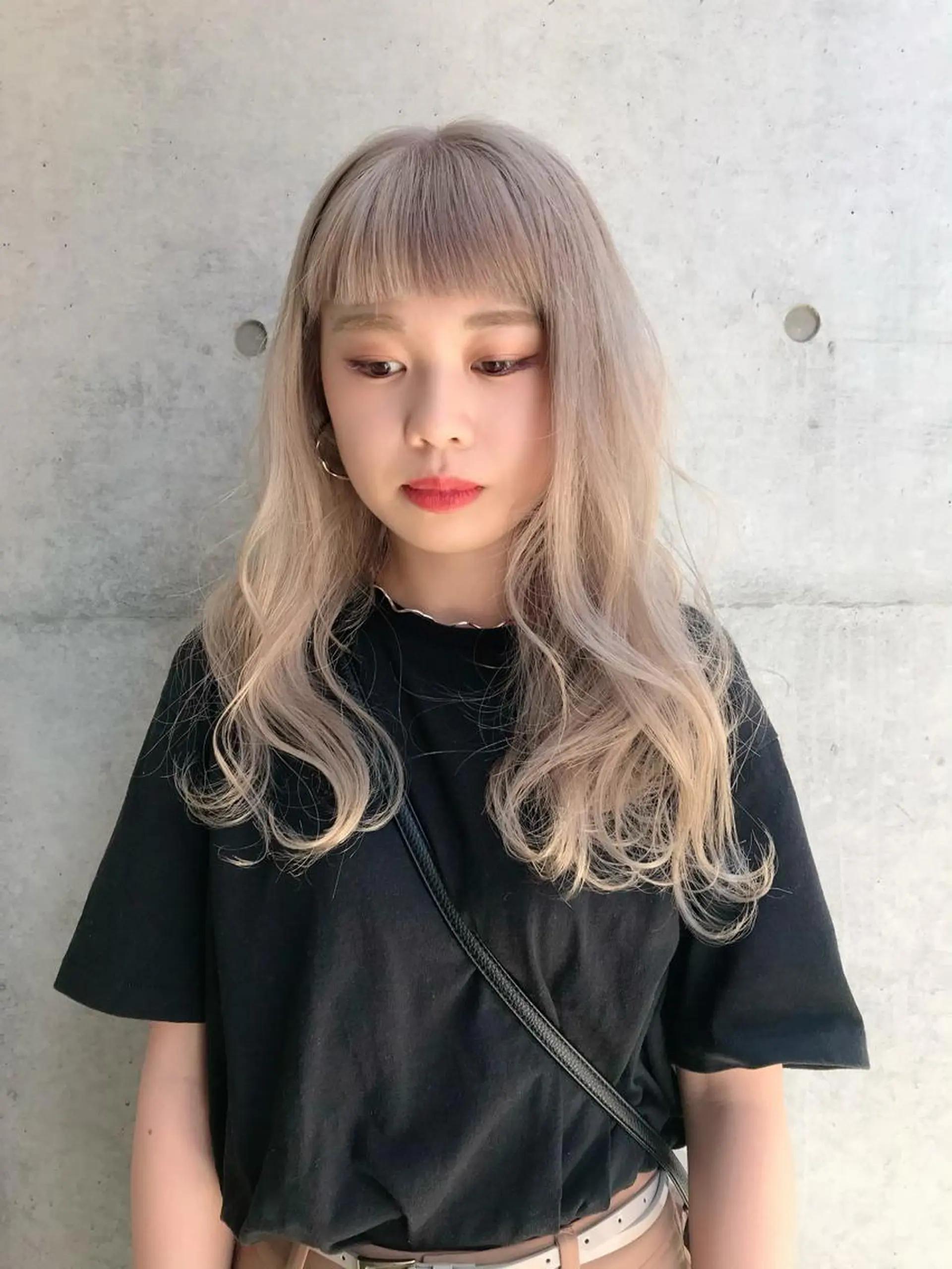 セミロング カラー ブリーチ ブロンド ハイトーンカラー ヘアカラー VIRETTA 【ヴィレッタ】のヘアスタイル