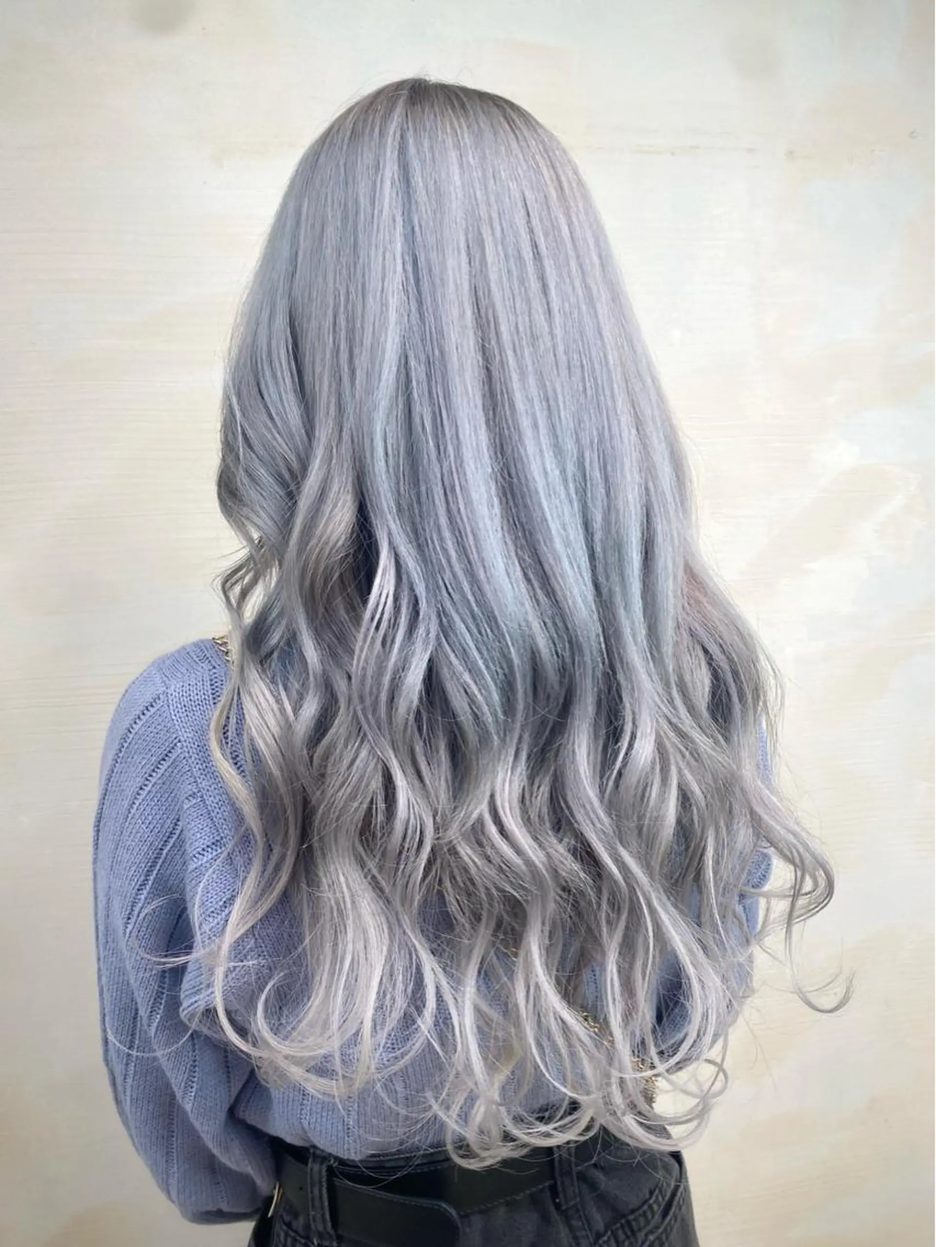 ロング カラー ブリーチ シルバー ホワイトシルバー ヘアカラー stylist Yumaのヘアスタイル