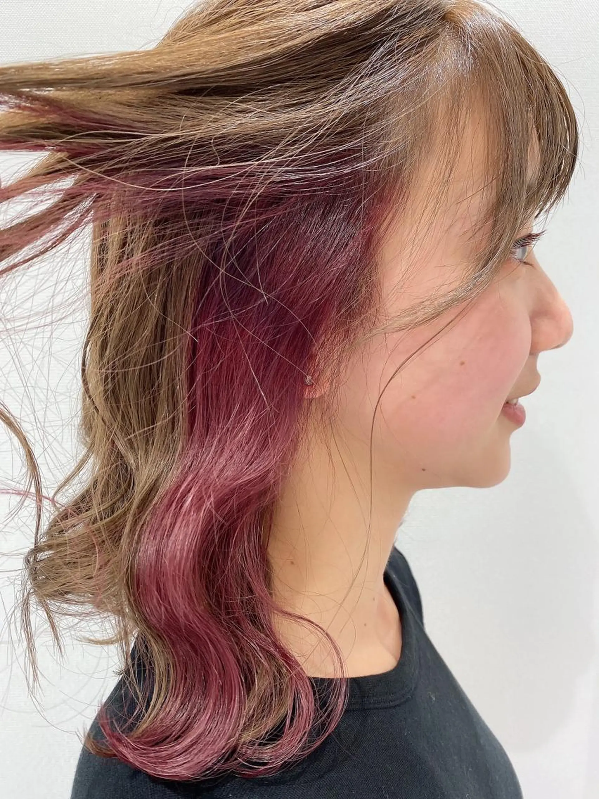 カラー カマチョ タイスのヘアスタイル