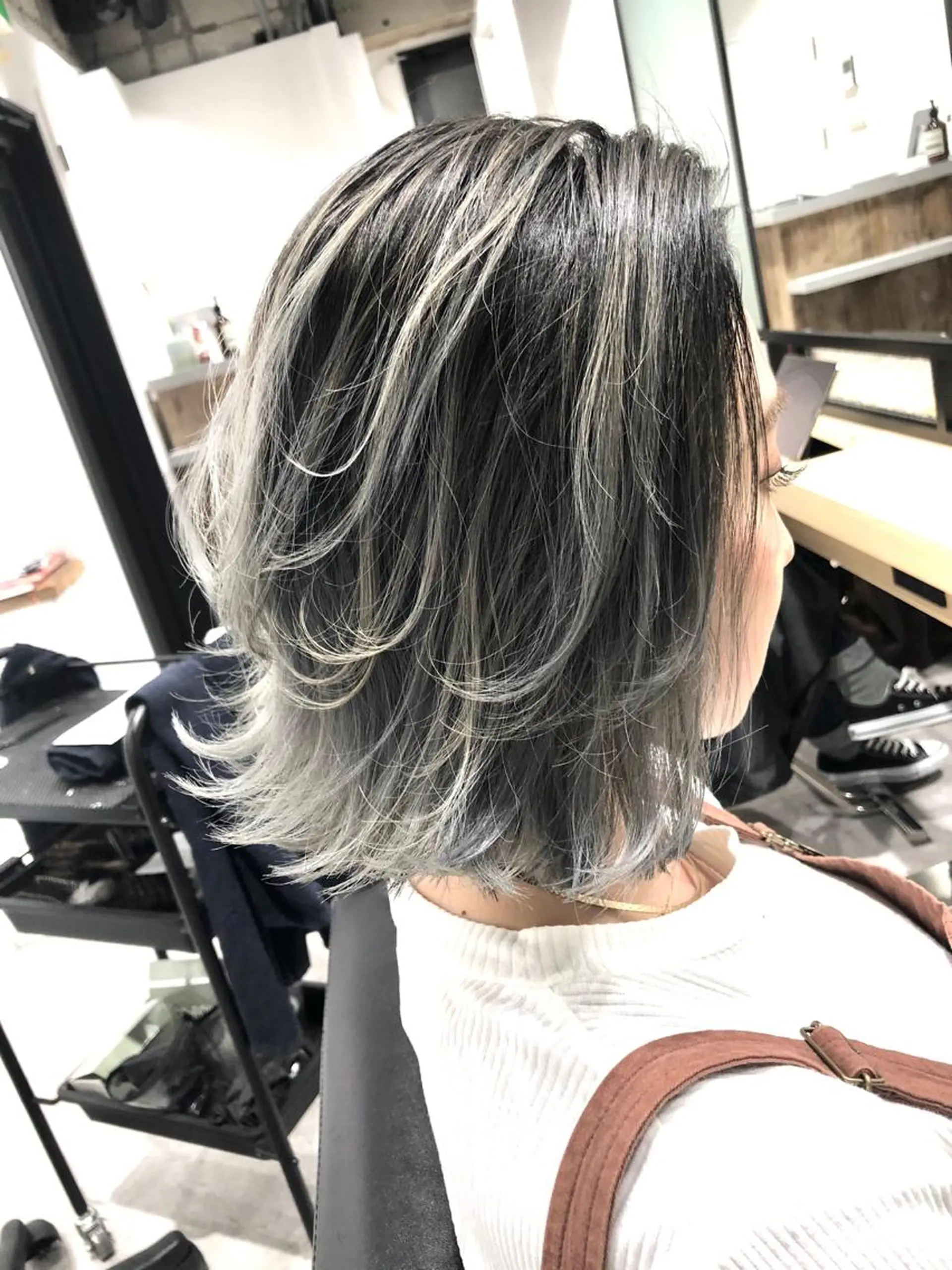 ミディアム カラー ヘアアレンジ ブリーチ 白髪ぼかしハイライト バレイヤージュヤマトのヘアスタイル