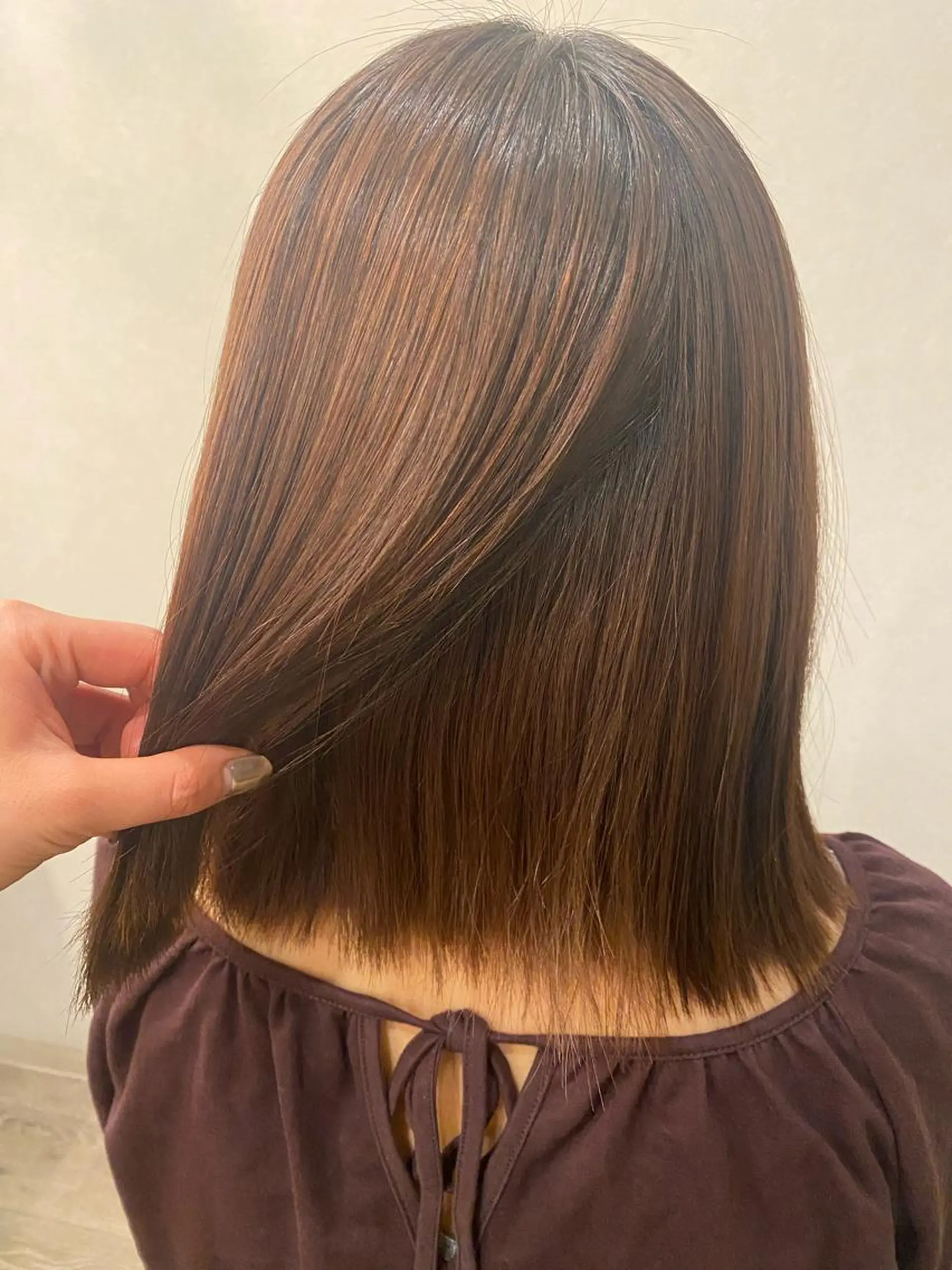 ミディアム 岡田 真弥のヘアスタイル