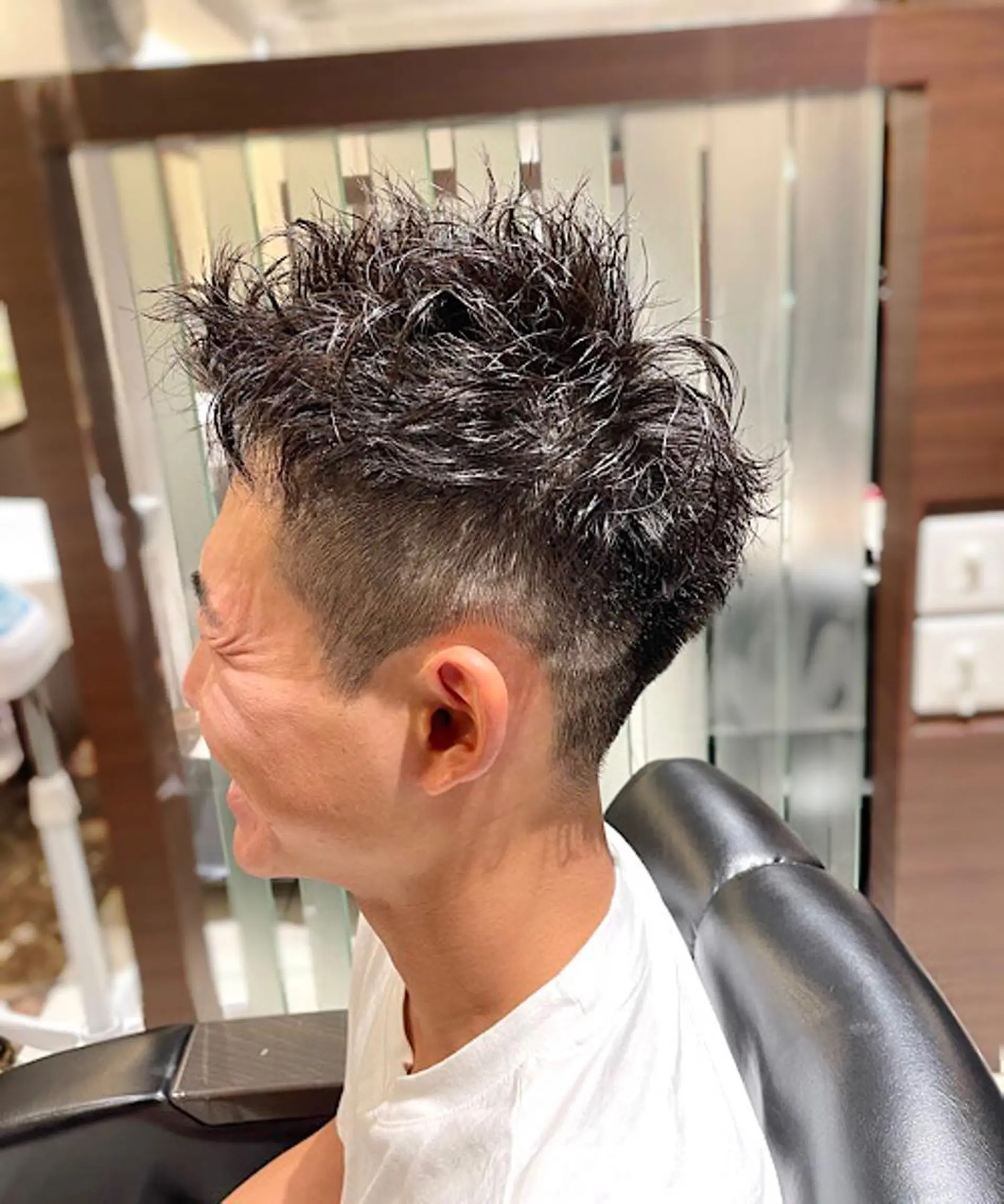 ショート パーマ メンズ ツーブロック カット パーマ 岡崎 隆晟のヘアスタイル
