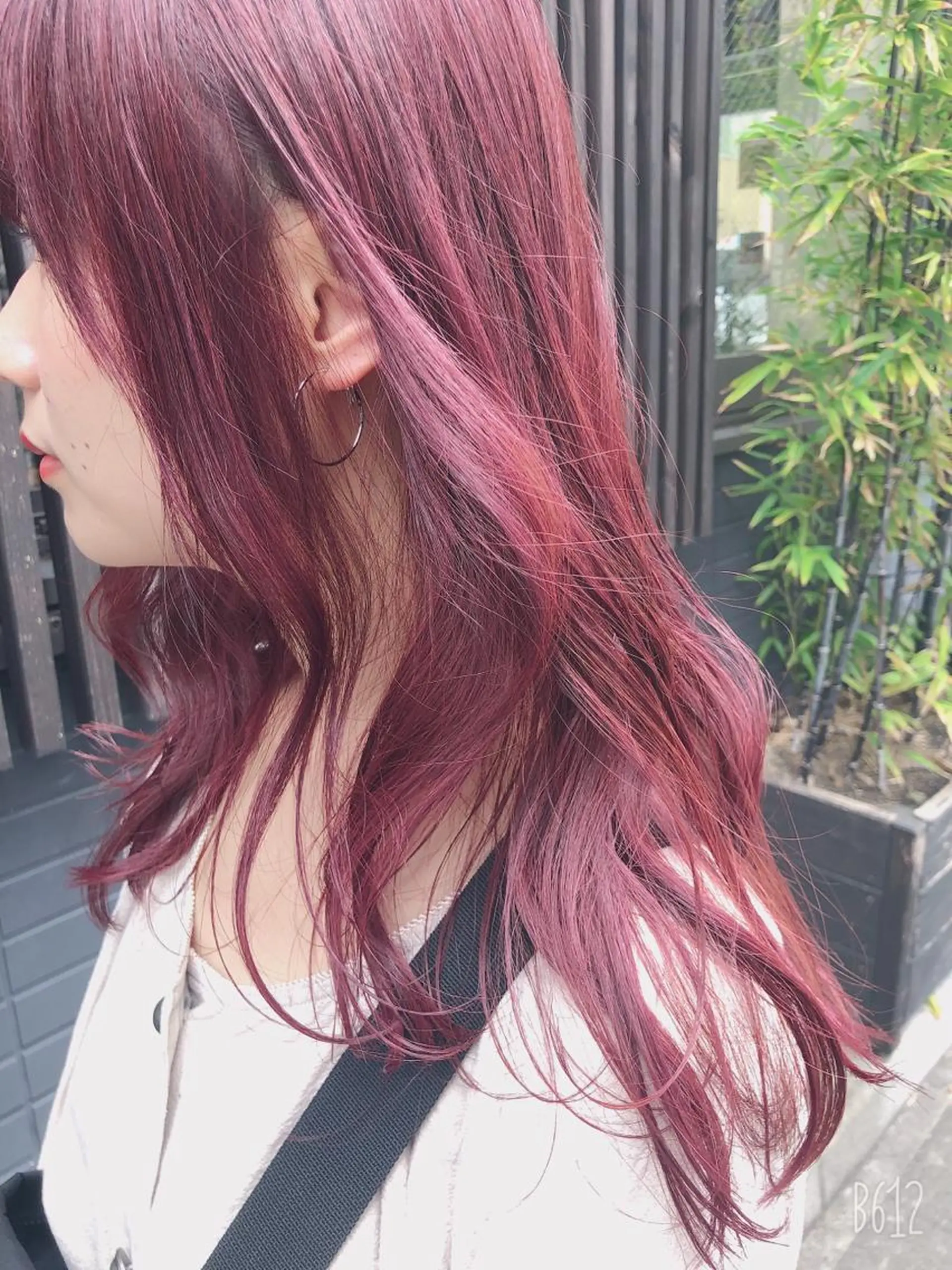 ロング カラー 中東 真子のヘアスタイル